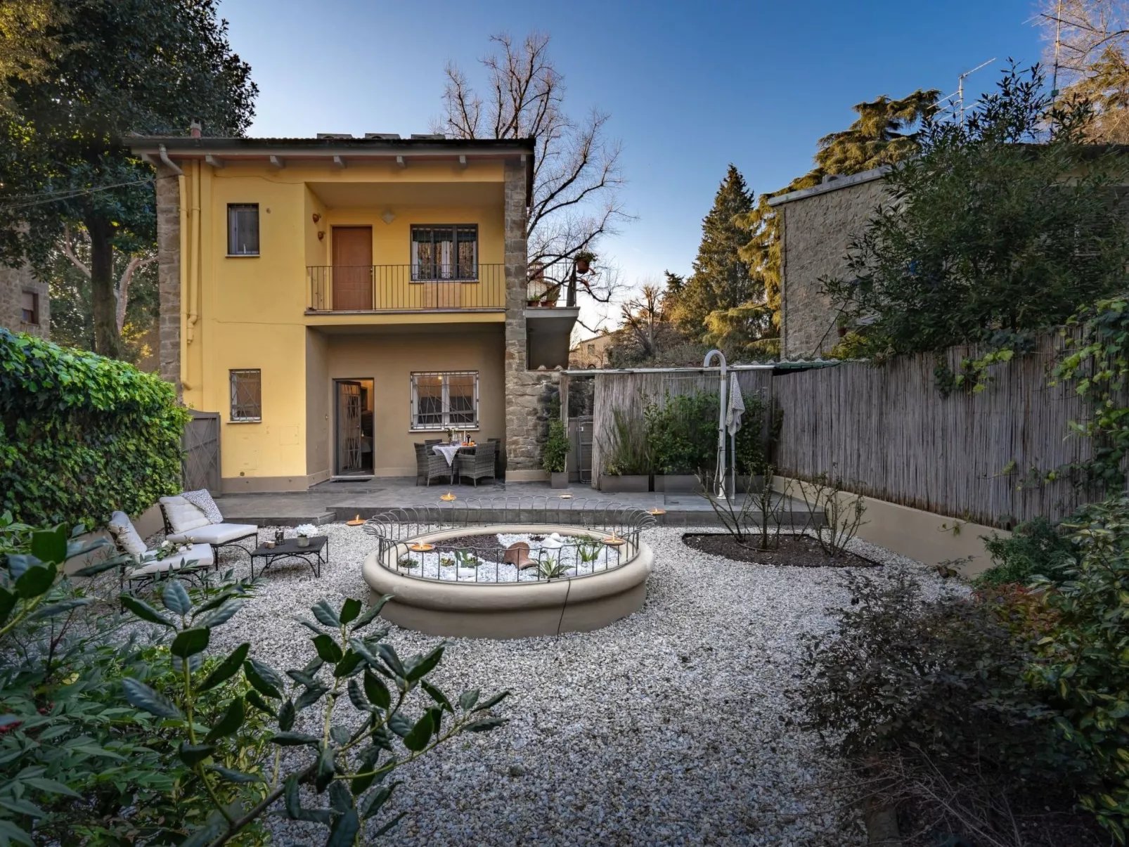 Garten' Ferienwohnung mit privatem Garten-Buiten