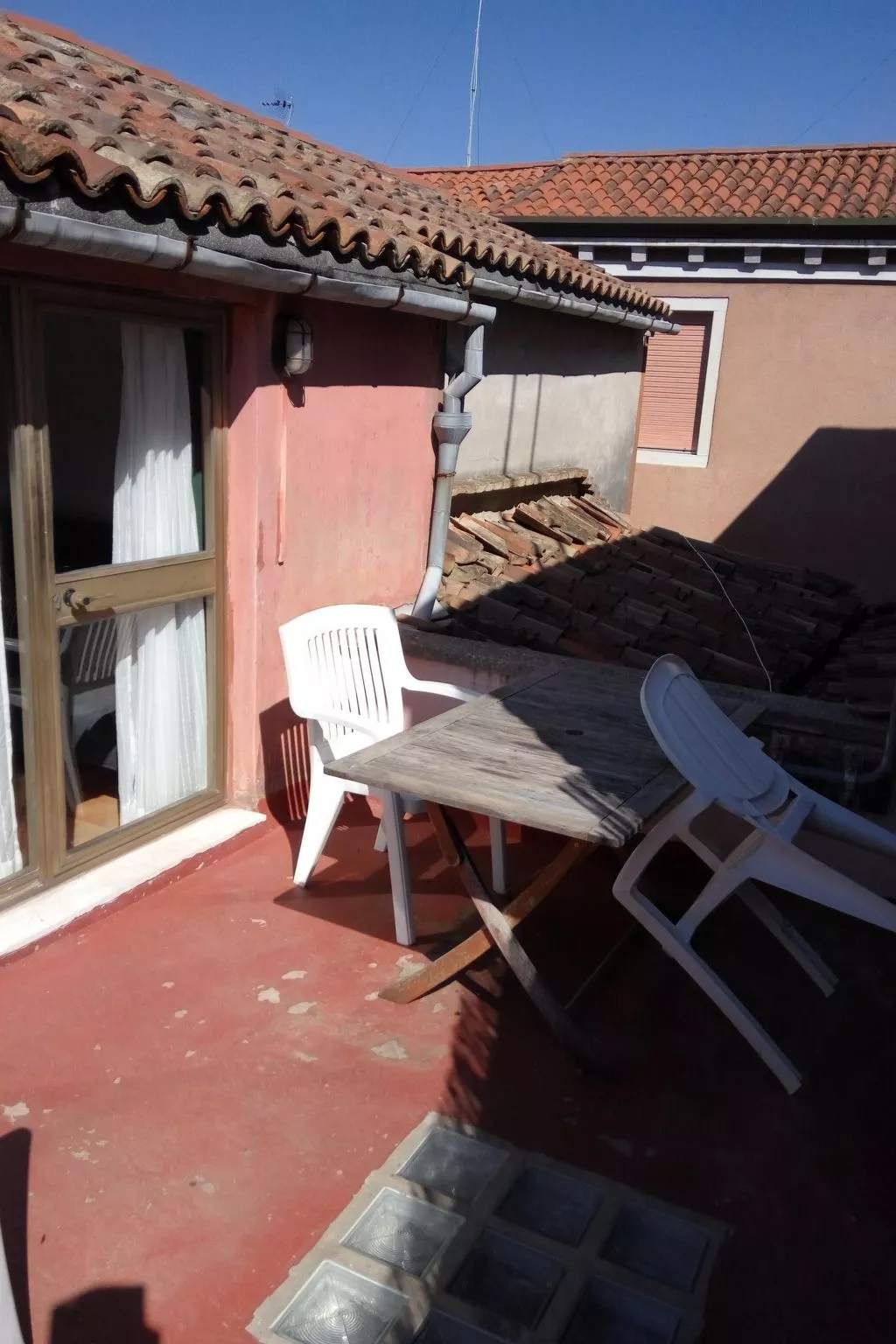 Zweijährige Terrassenwohnung-Buiten