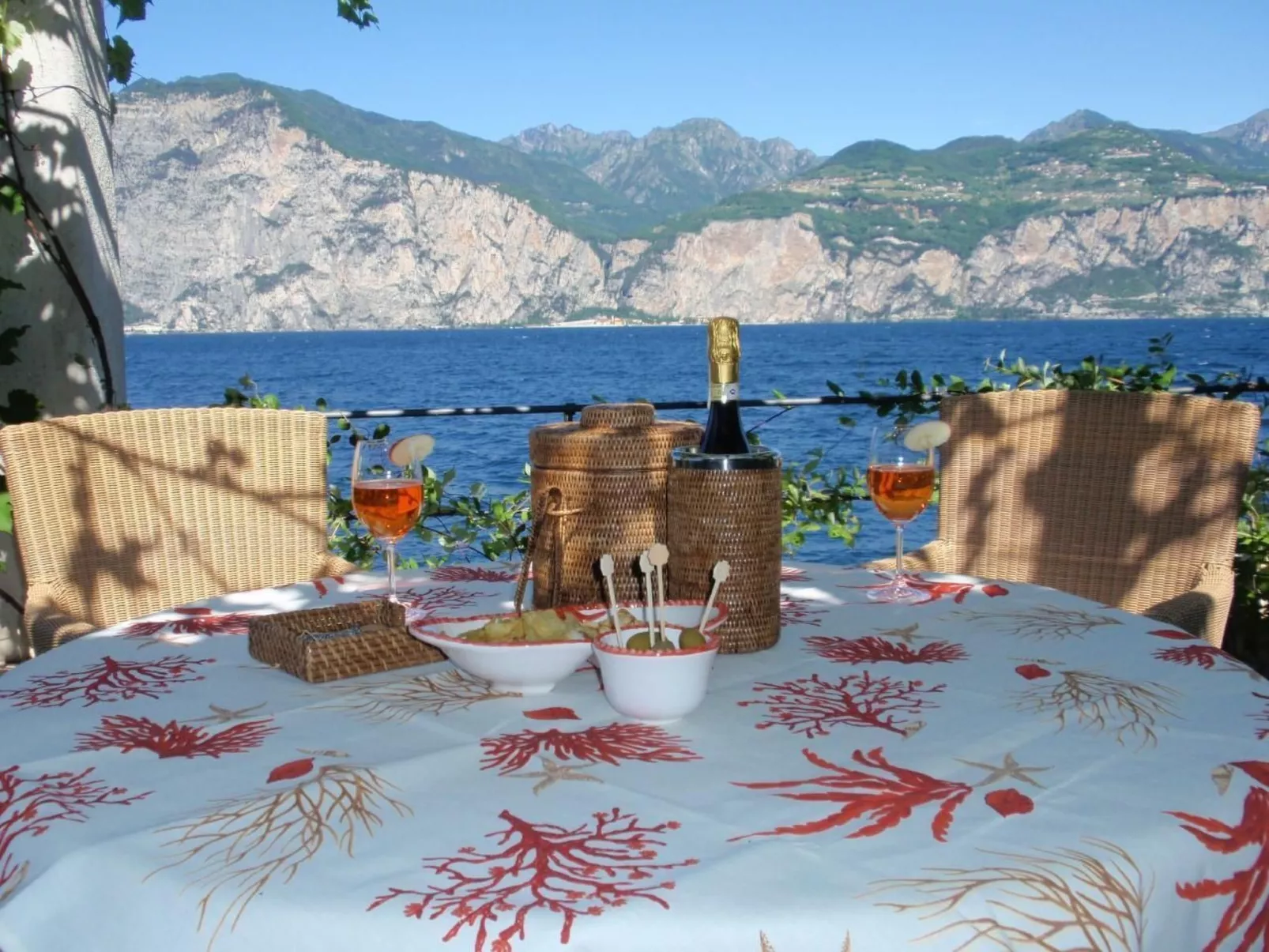 Traumhafter Rustico direkt am Ufer des Gardasees-Image-tags.info