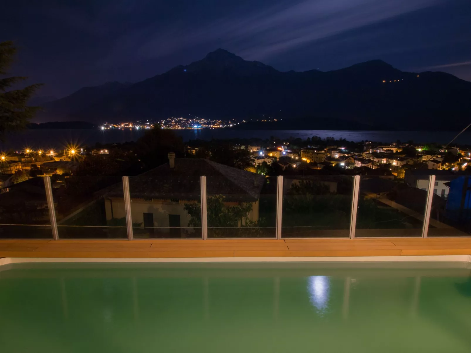 Ferienvilla 'Perla del Lago' mit privatem Pool-Buiten