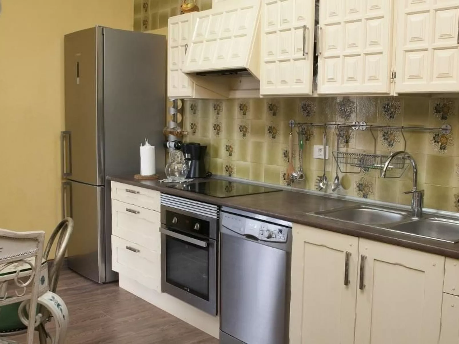 Geräumiges Haus mit exklusivem Schwimmbad und Solarium.-Binnen