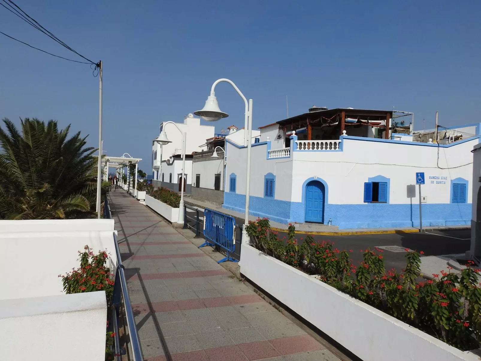 Haus mit beheiztem Schwimmbad, Berg- und Meerbli-Buiten