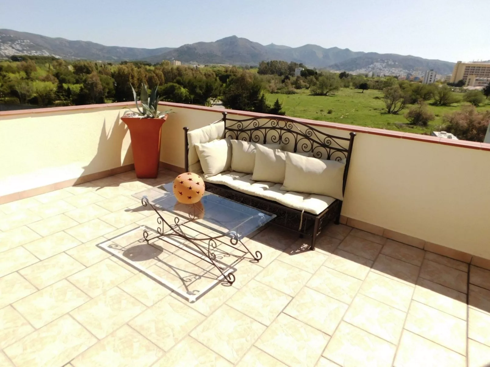 Wohnung in Roses mit Großer Terrasse-Buiten