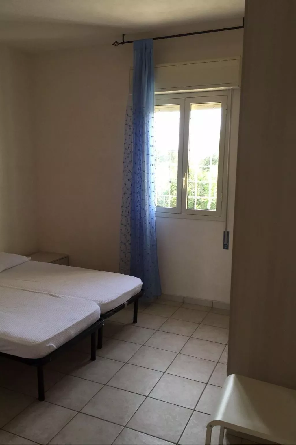 Ebenerdig auch für Rollstuhlfahrer geeignet mit Terrasse und Parkplatz-Image-tags.info