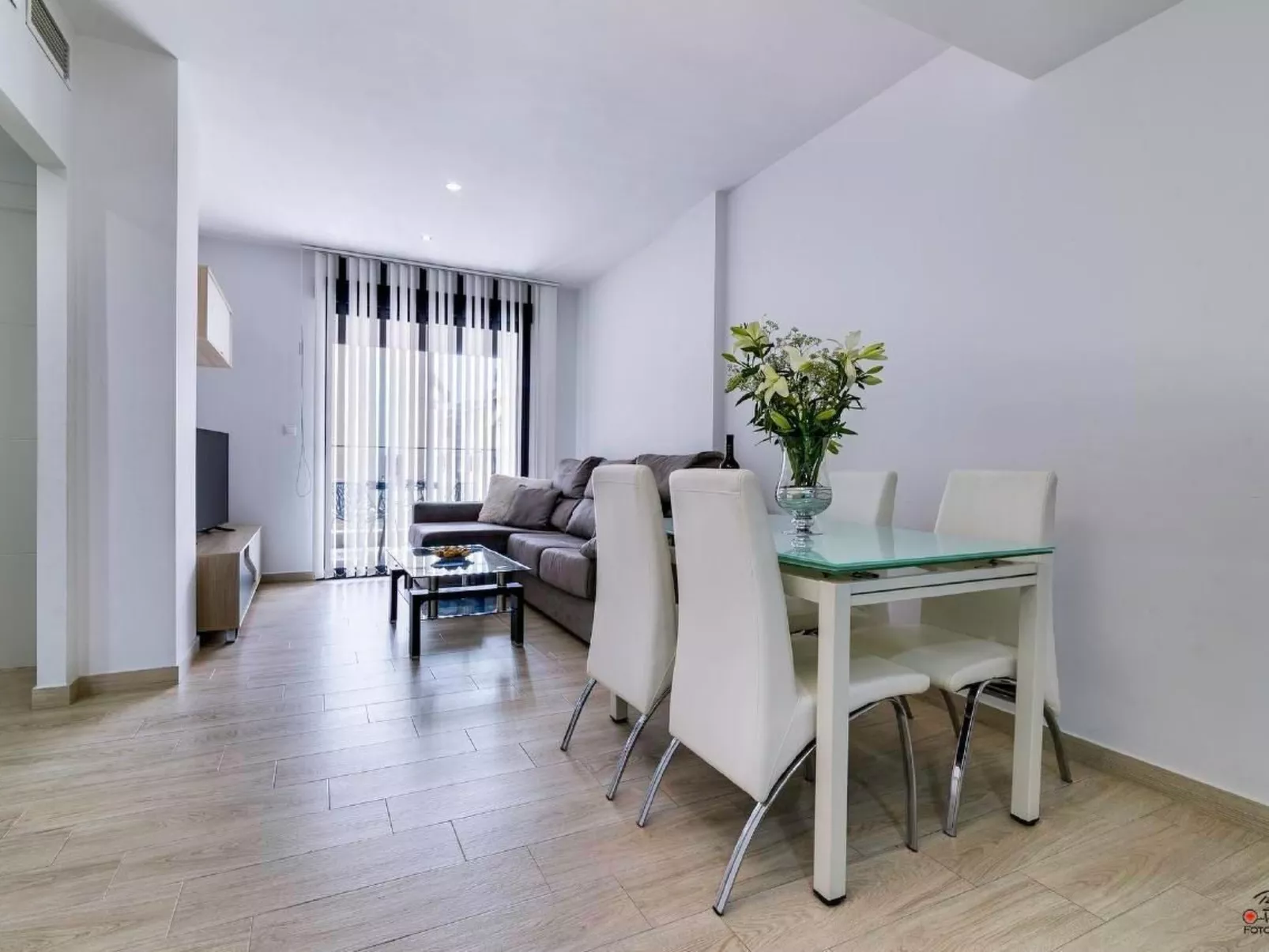 "Pinada Beach" mit Schwimmbad-Binnen