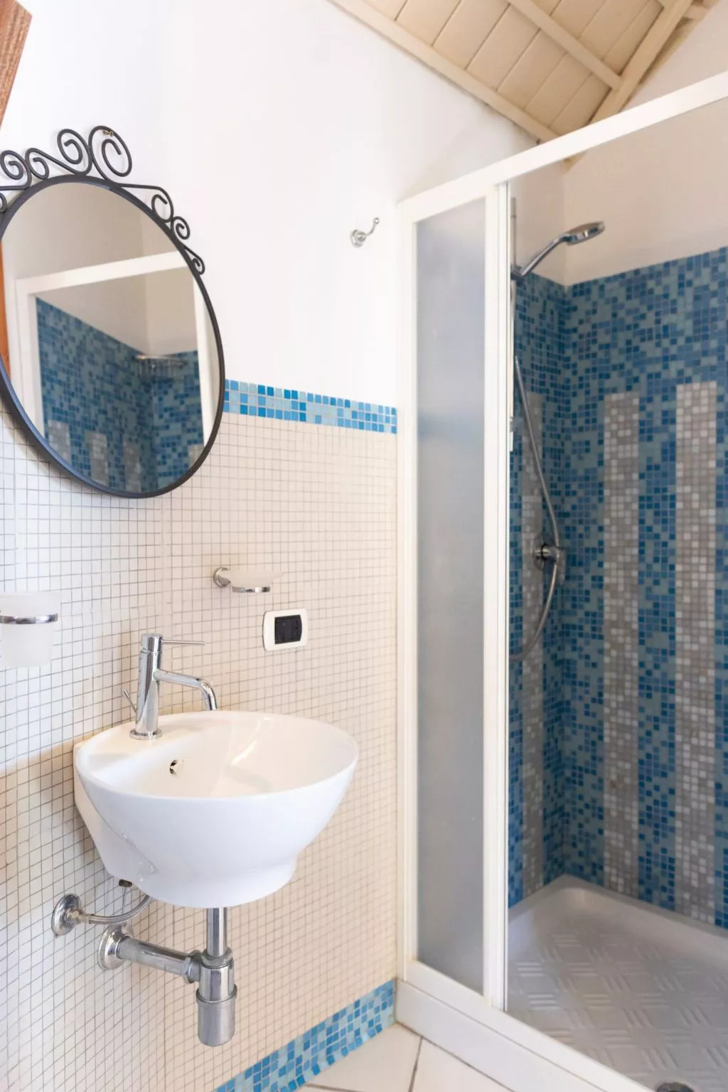 Für 10 Personen in Cefalù, Sizilien (Nordküste von Sizilien)-Image-tags.info