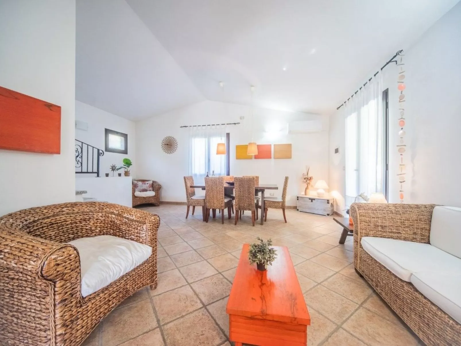 Schöne moderne Villa in privater Lage, umgeben von üppiger Natur-Binnen