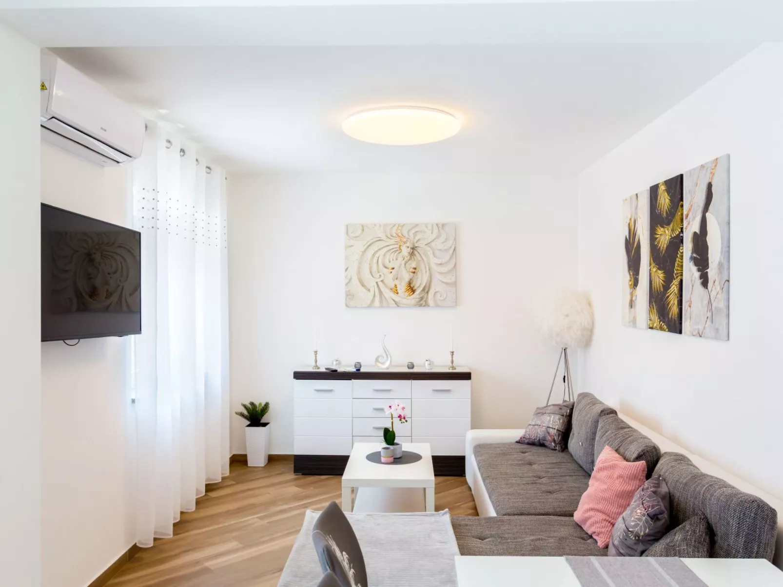 Modernes Apartment As Veliki mit Terrasse