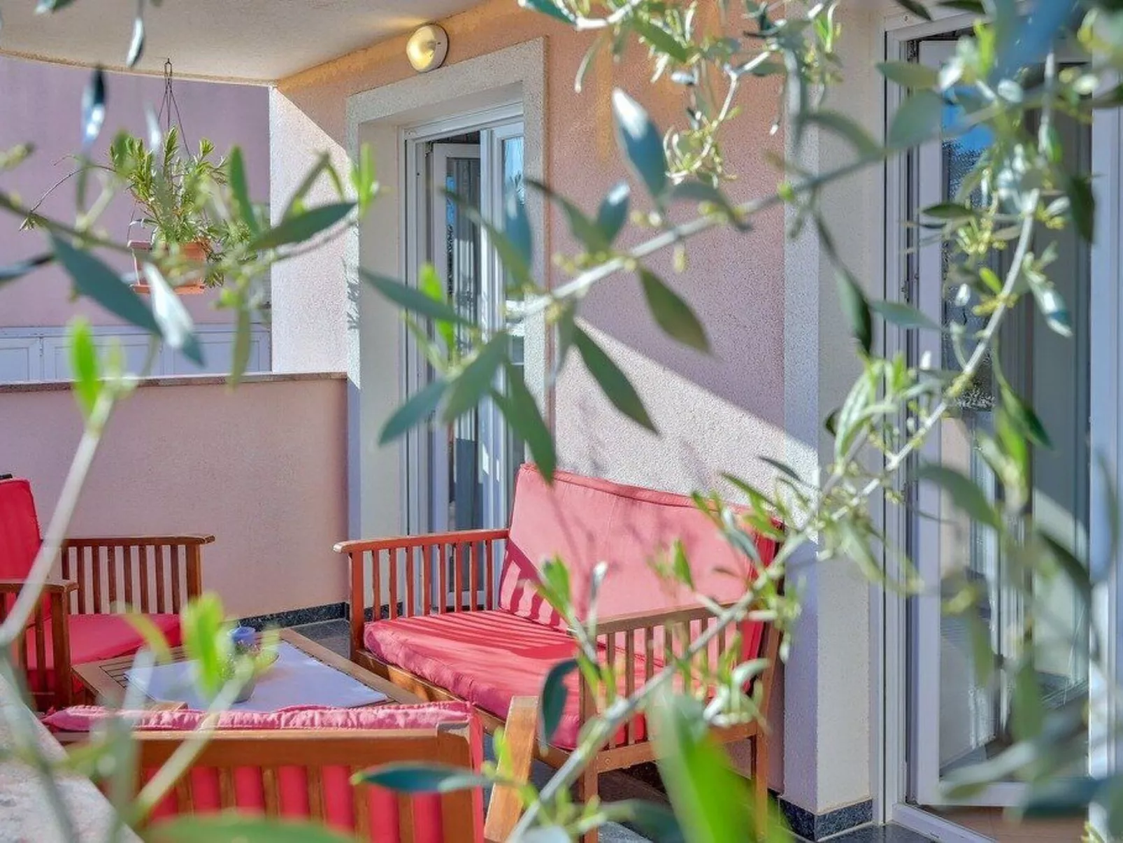 Modernes und komfortables Wohnen in der Wohnung-Buiten