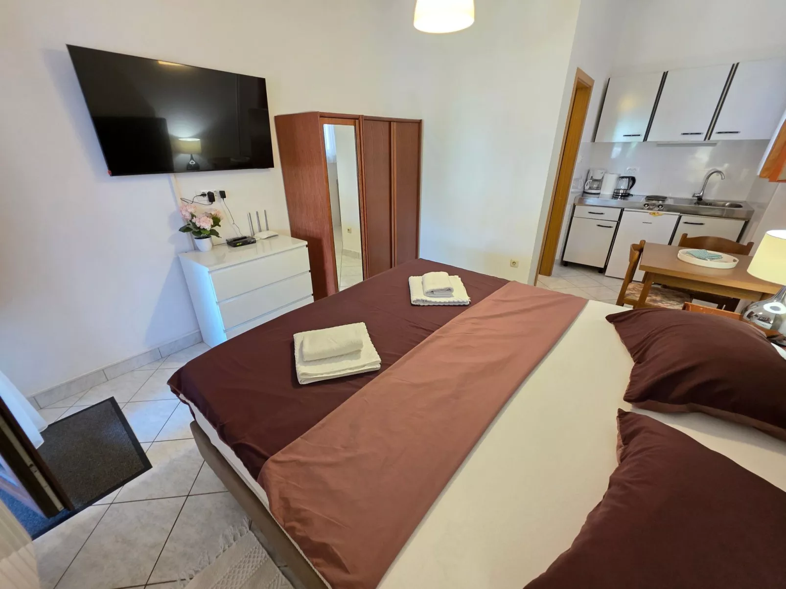 Studio-Apartment mit Terrasse-Binnen