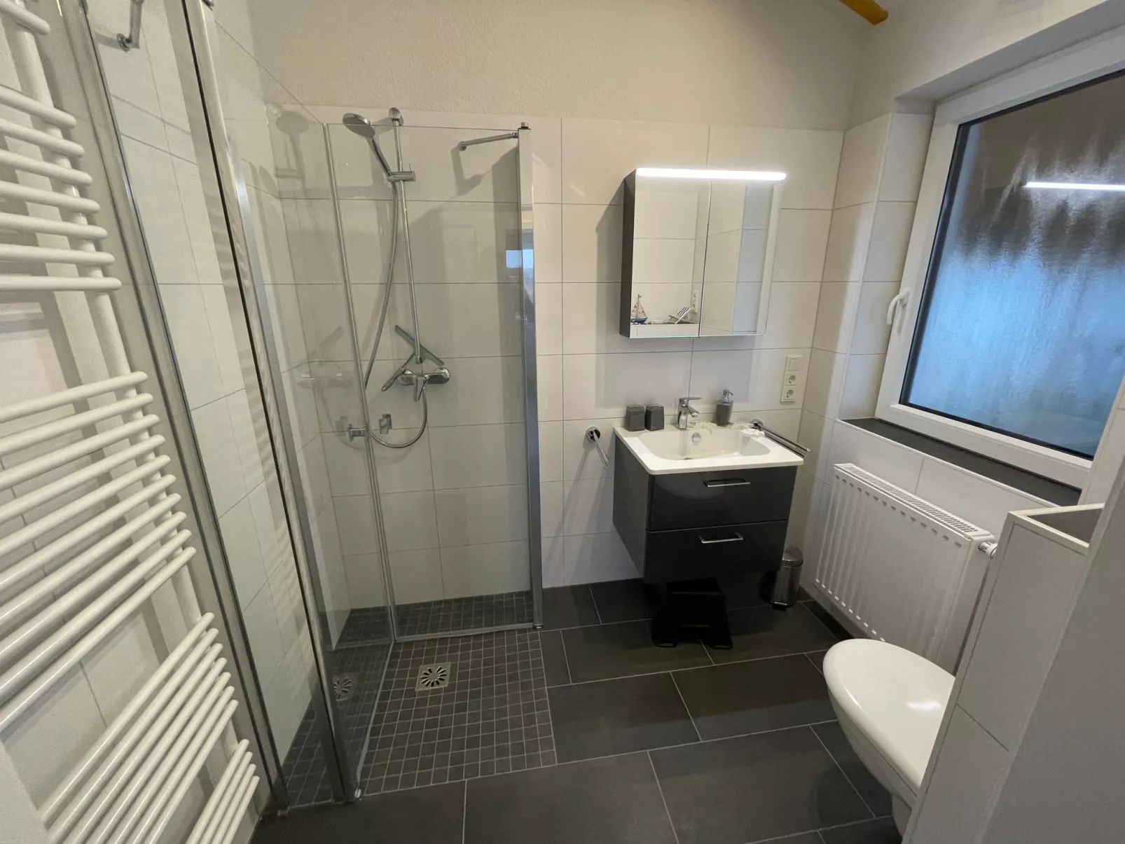 G12 Ferienhaus in Eckwarderhörne mit Gartenhaus - Binnen