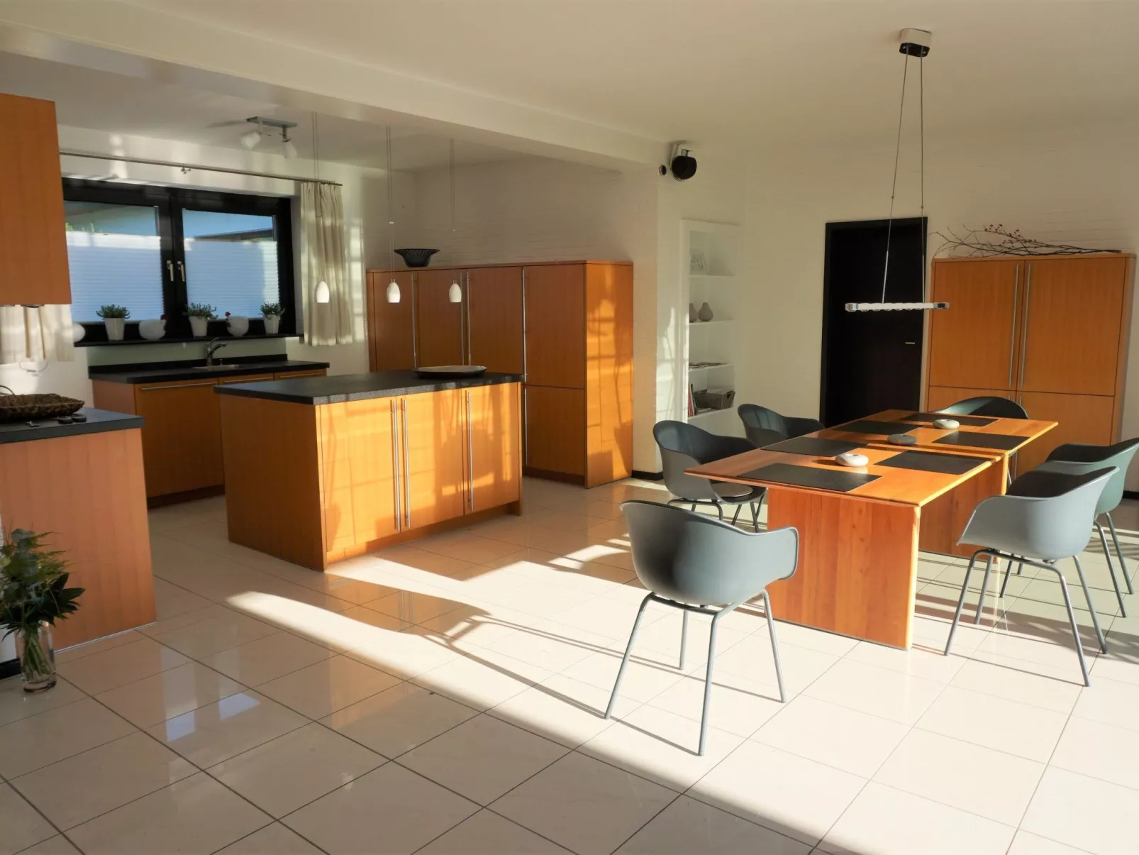 Großzügiges Haus mit traumhafter Gartenanlage-Binnen