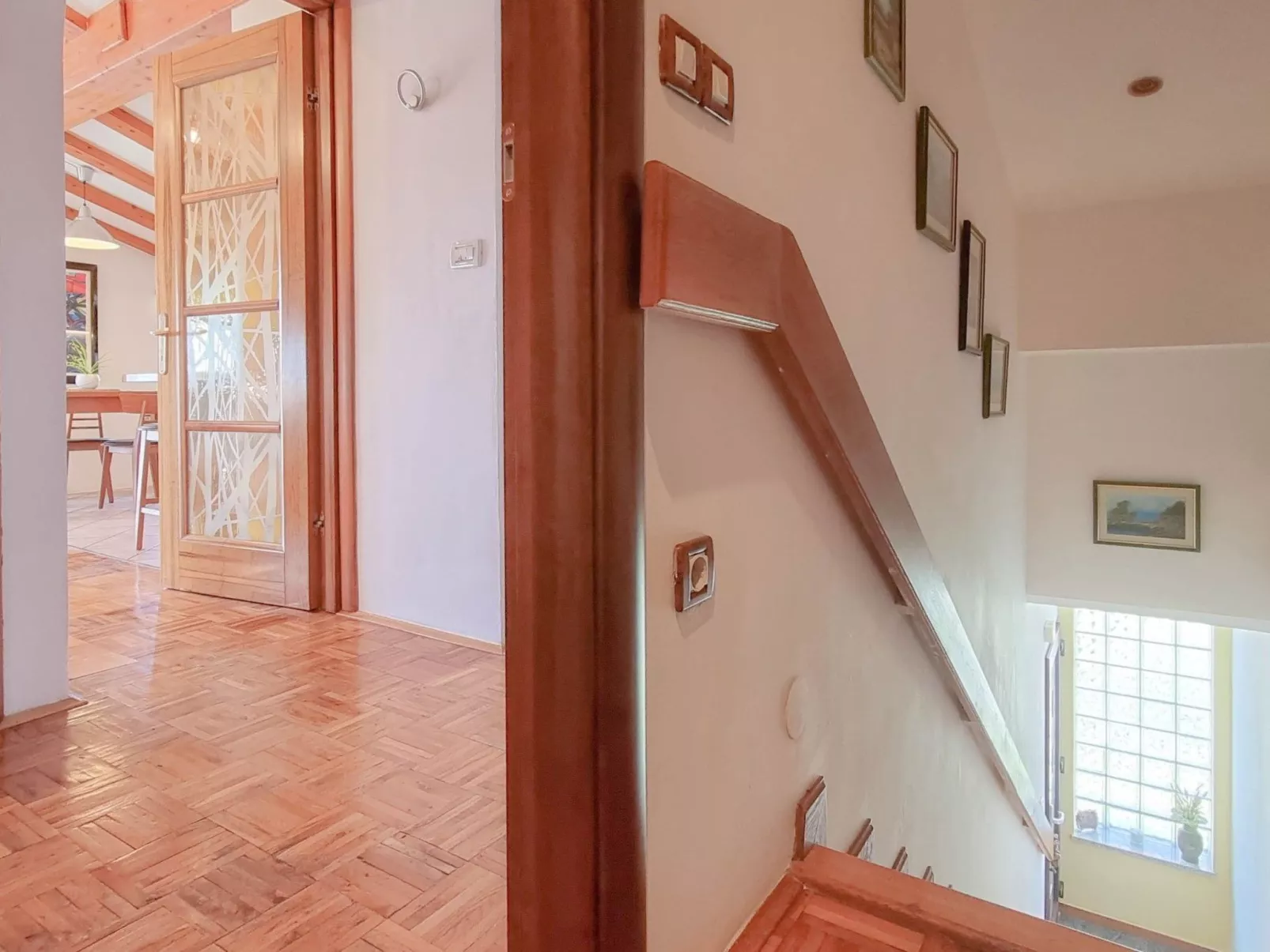 "Nina" mit Blick auf das Wasser-Image-tags.info