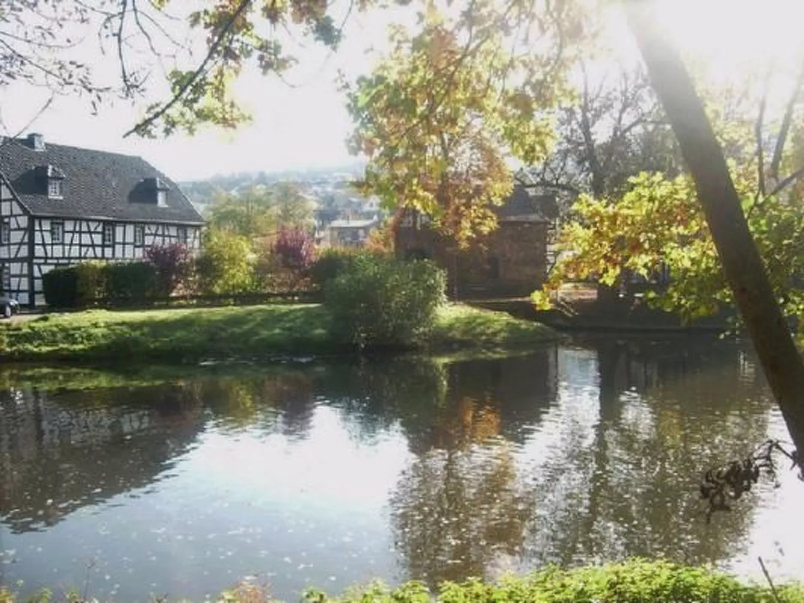 In Waldbreitbach mit Whirlpool - Buiten