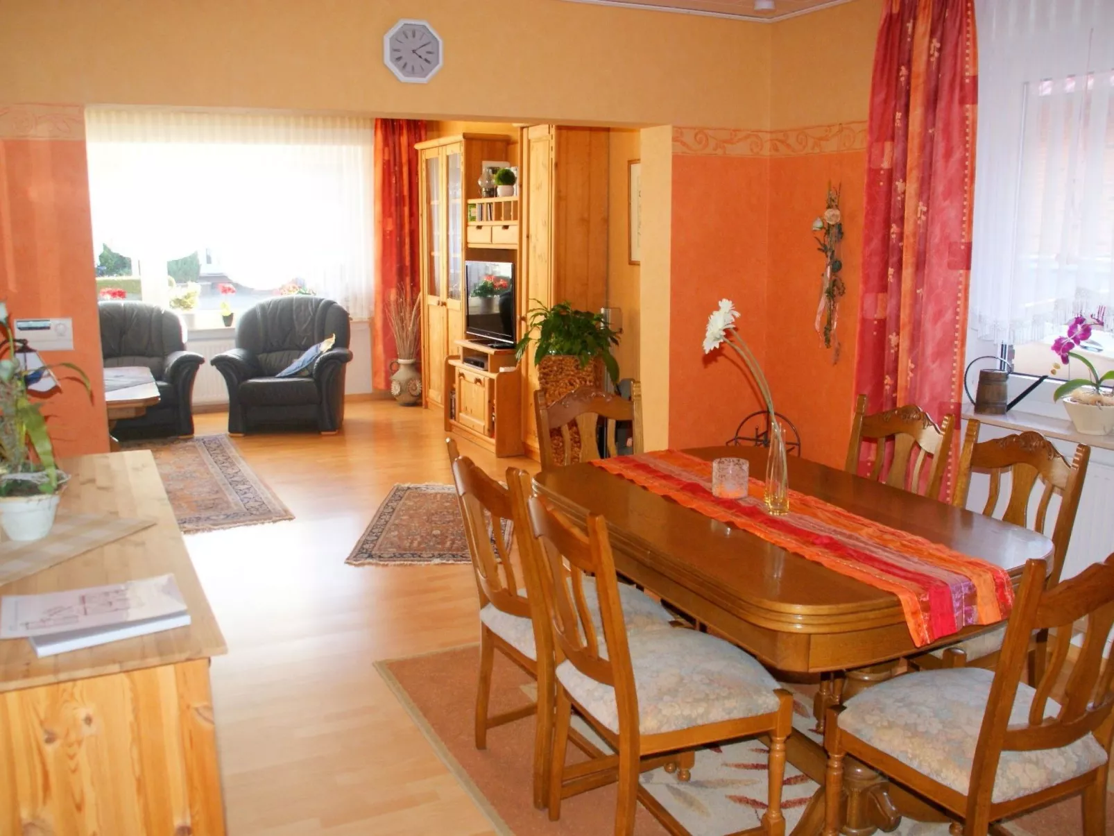 Ferienvilla mit Garten, Grill und Terrasse