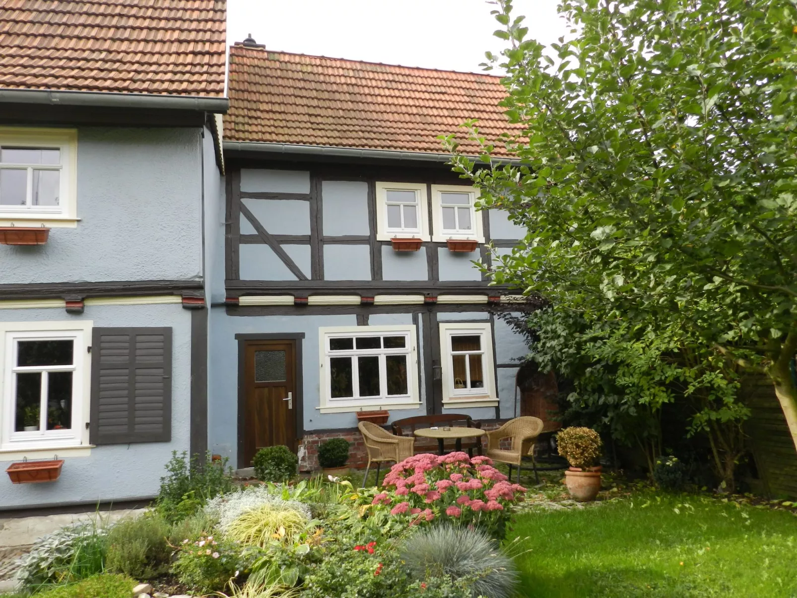 Fachwerkhaus mit Garten, Grill und Terrasse-Buiten