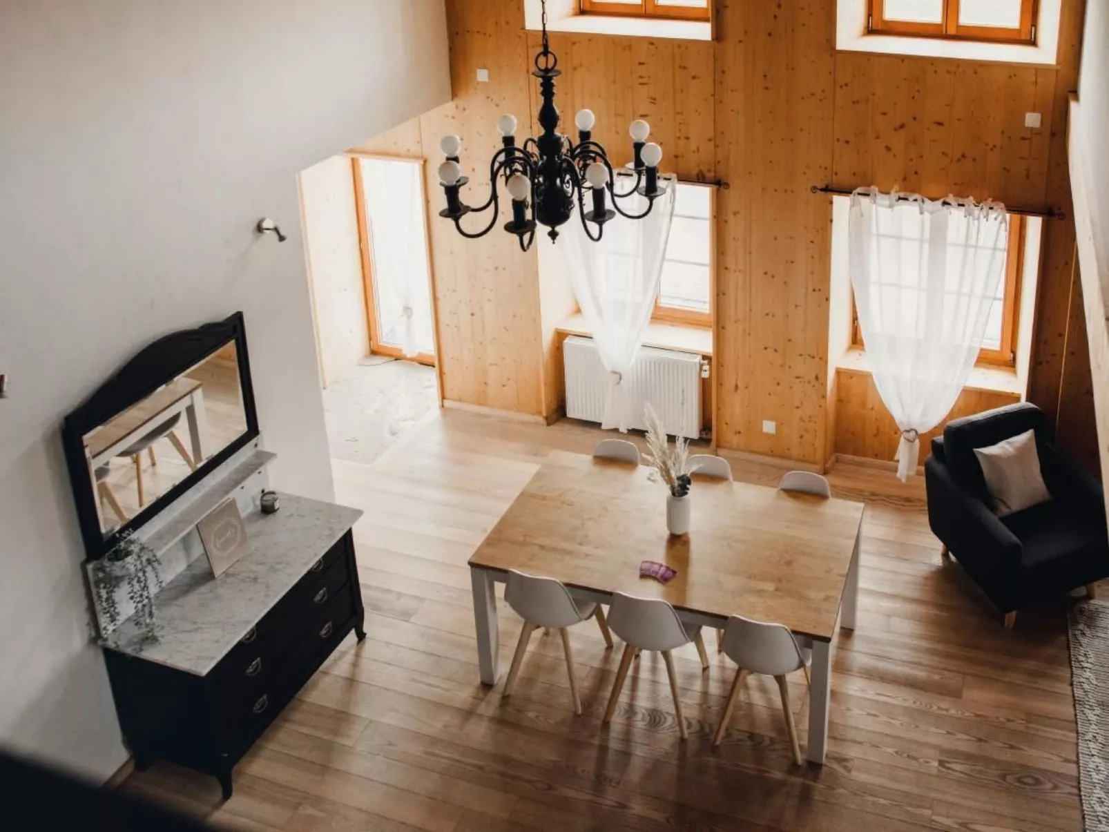 Wohnung in altem, renoviertem Bauernhaus-Binnen