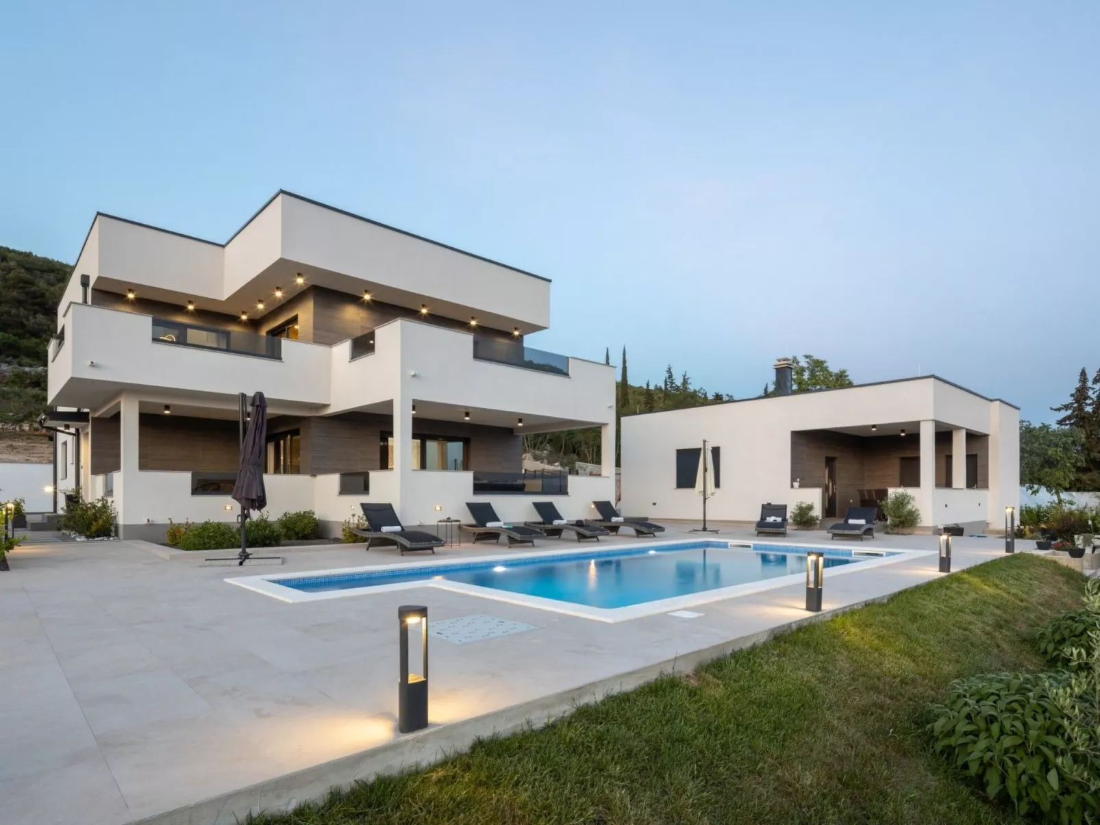 Villa Bura mit Pool und tollem Ausblick-Buiten