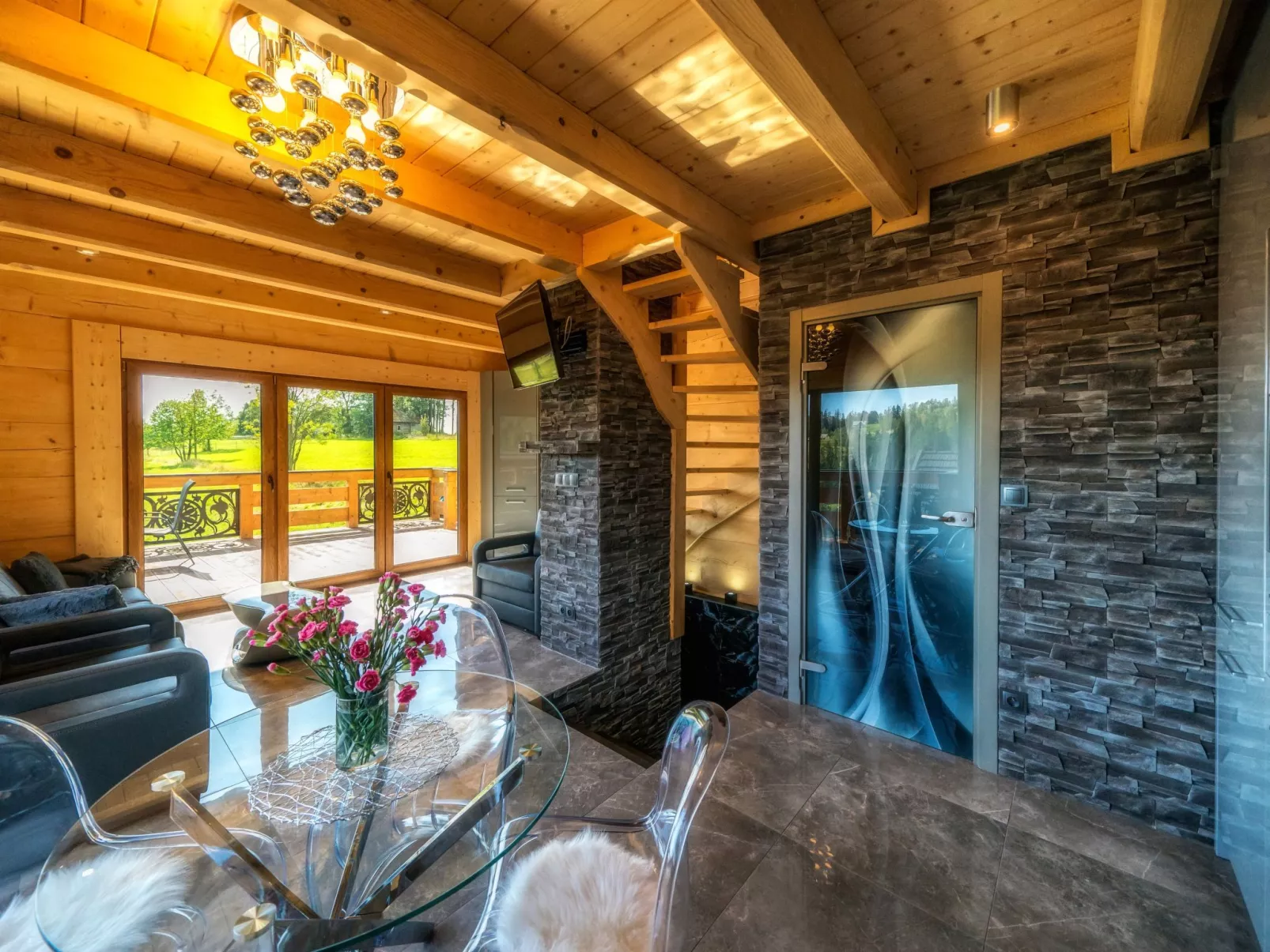 Mit Entspannung im Jacuzzi-Binnen