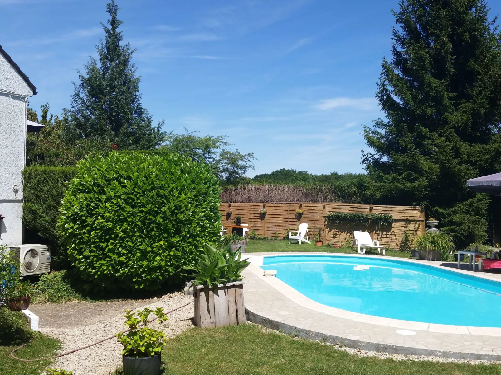 Mit Garten, Grill und Terrasse-Buiten