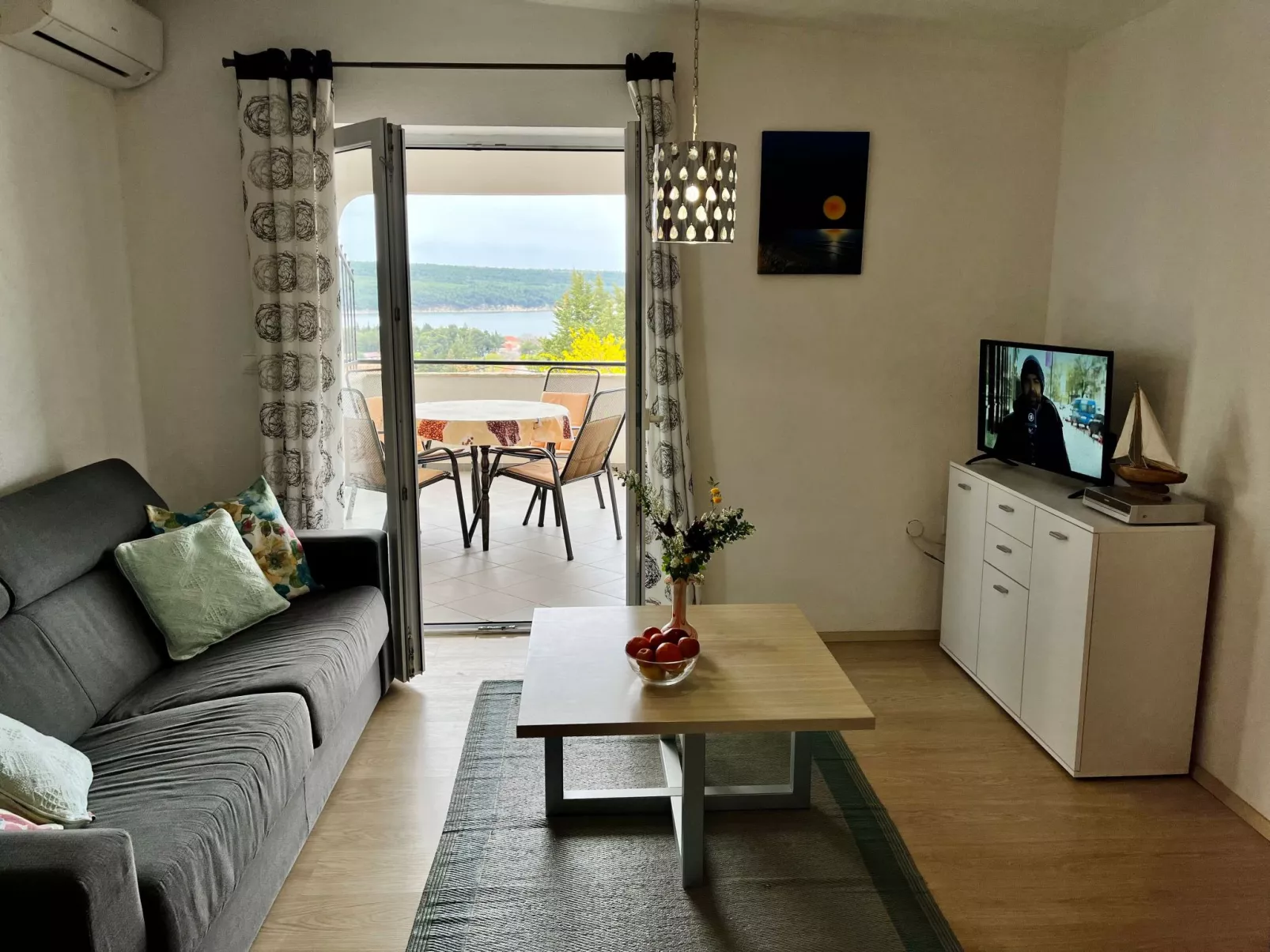 Stela in Karin Gornji-Binnen