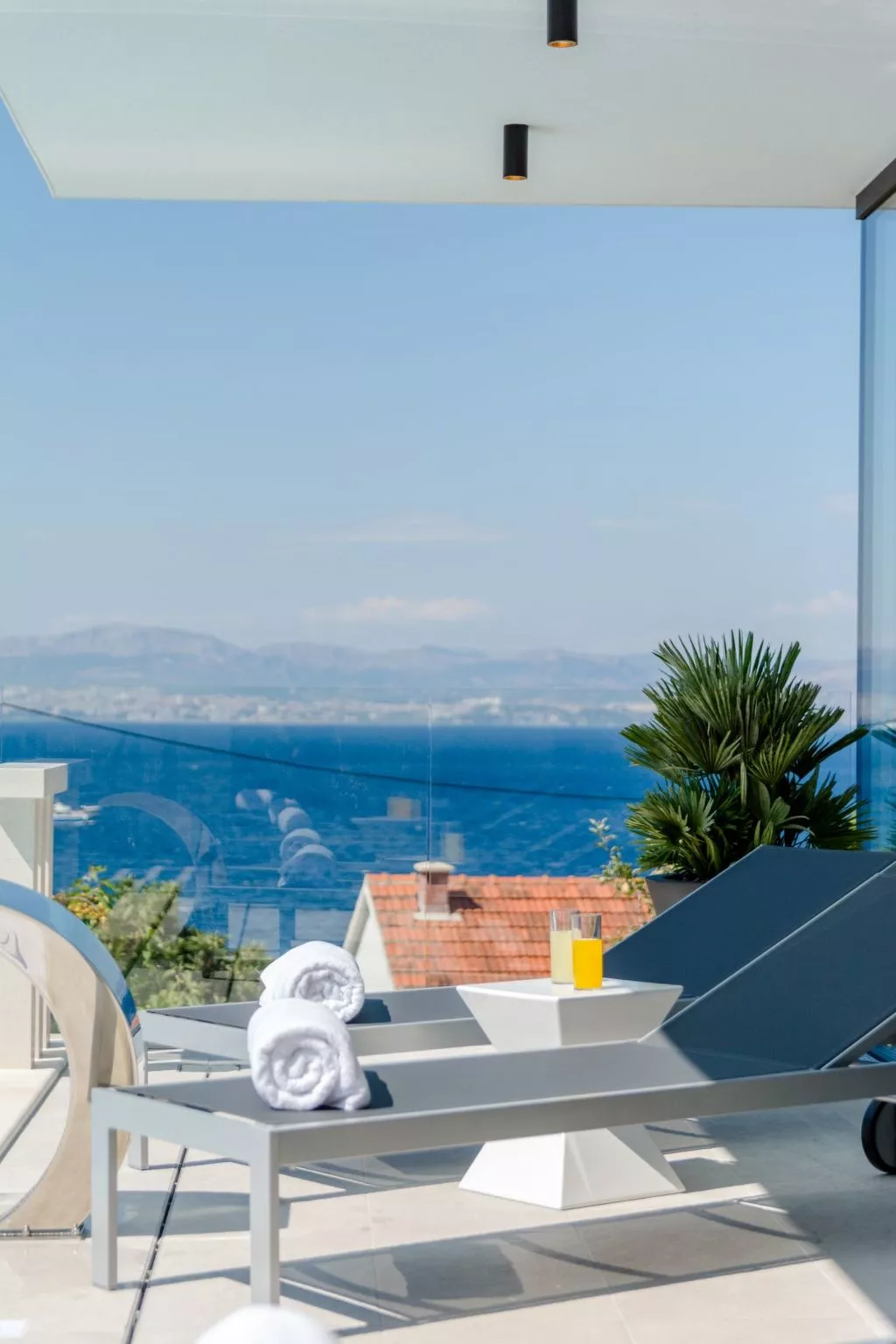 Tolles Ferienhaus in Sutivan mit Privatem Pool-Buiten