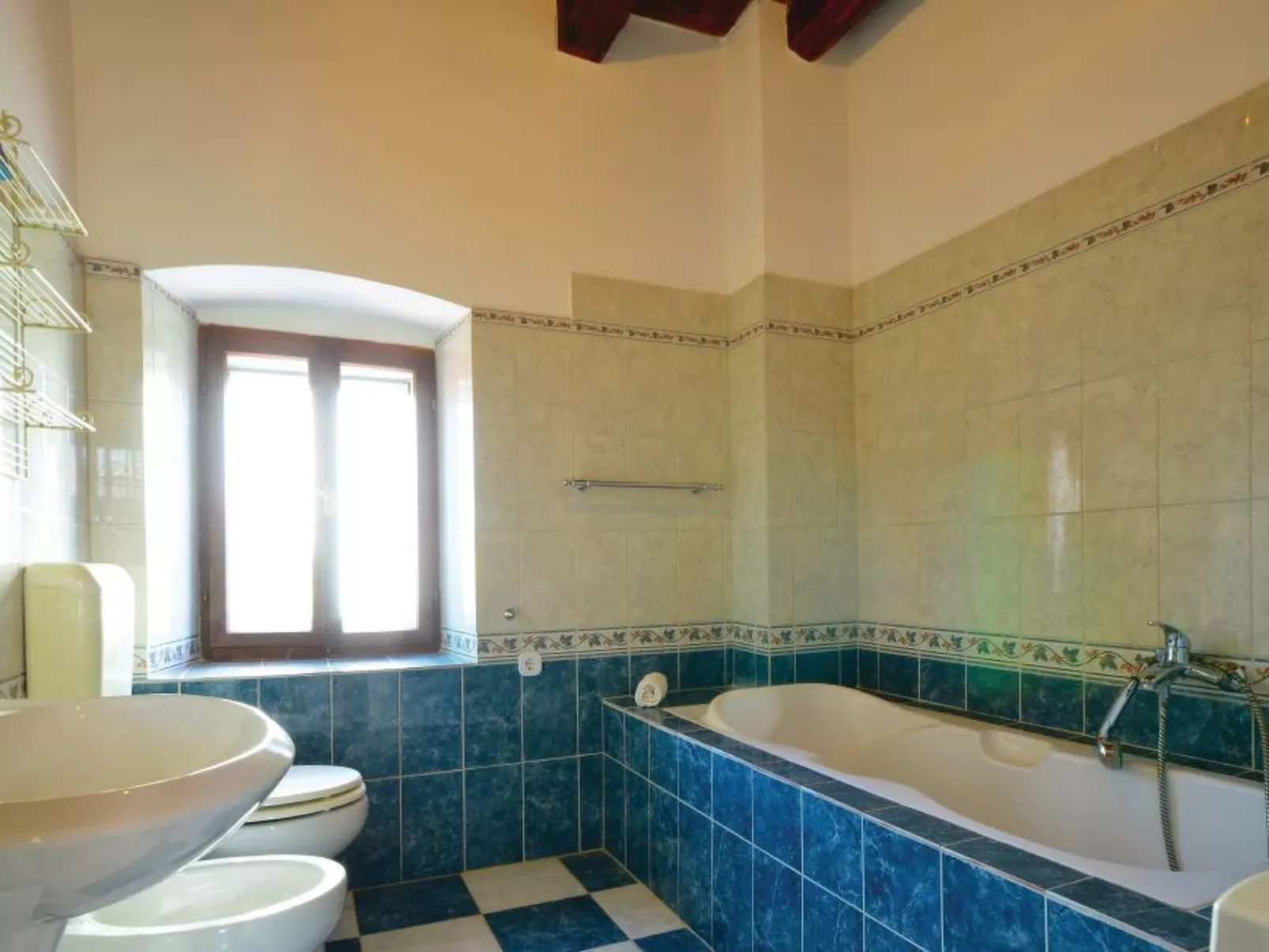 In Dobropoljana mit Freiterrasse-Binnen