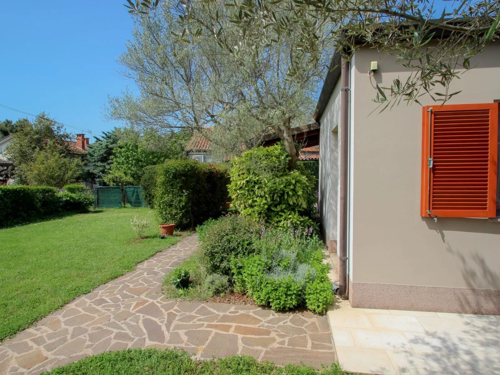 "Timea 2" mit Terrasse-Buiten