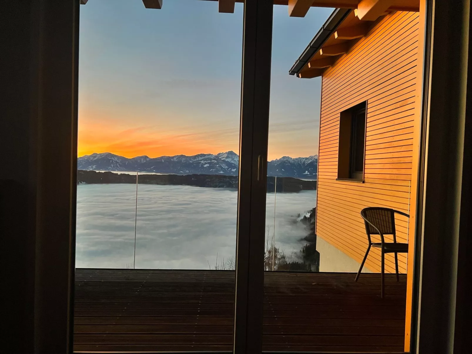 Freistehendes Ferienhaus mit Blick auf den See-Buiten