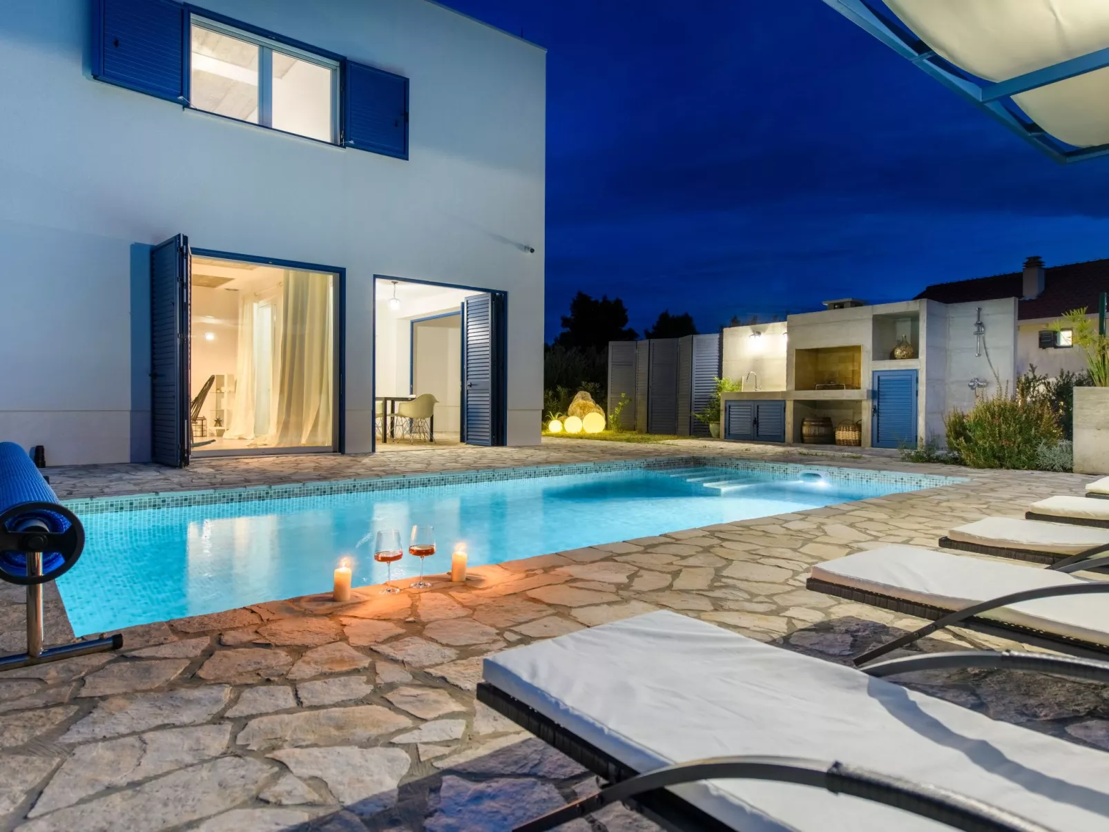 Modernes Ferienhaus in Zaostrog mit Beheiztem Pool-Binnen