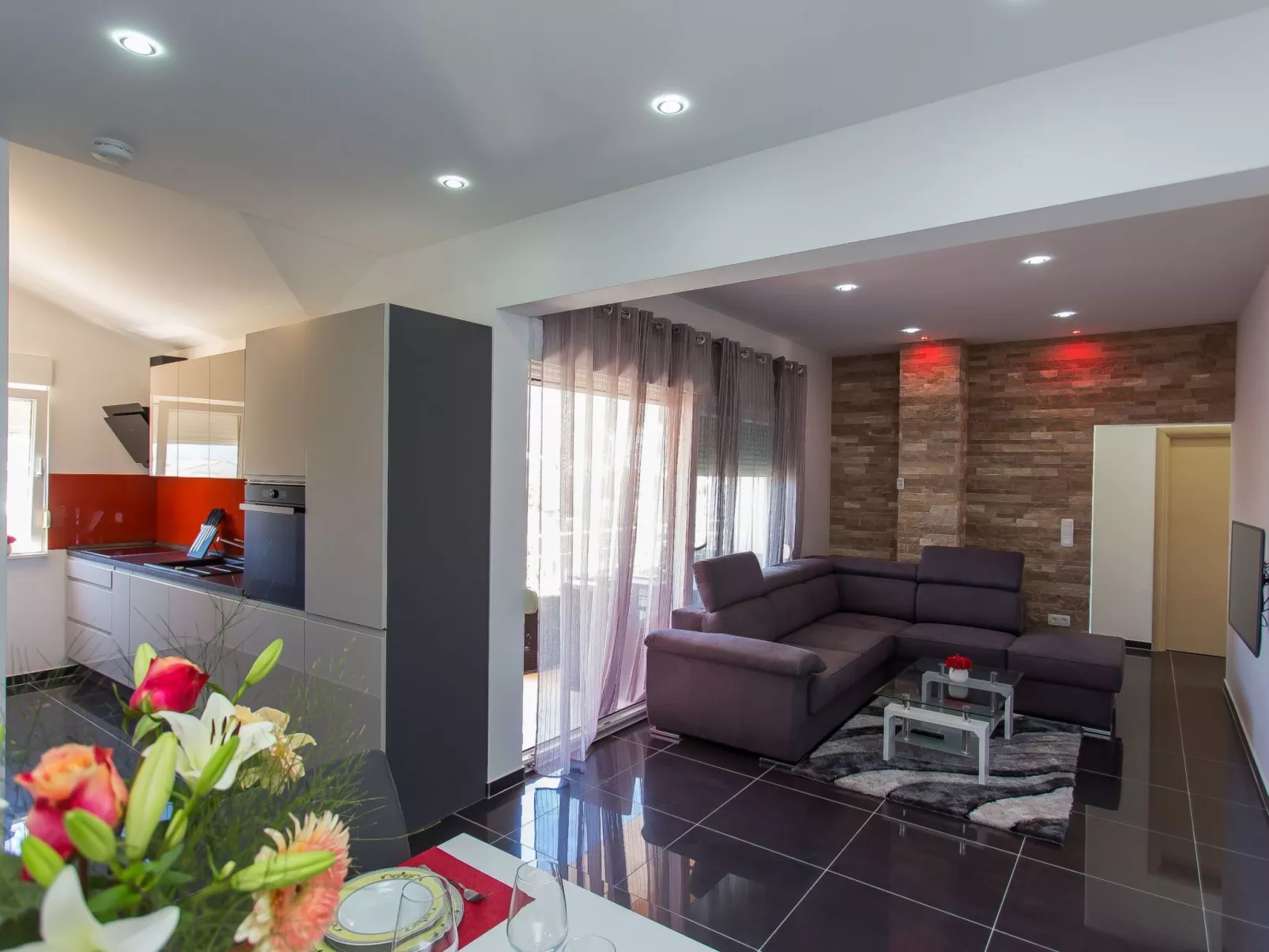 Moderne ap. 2 mit Pool und Grill in der Nähe von Split und Trogir-Binnen