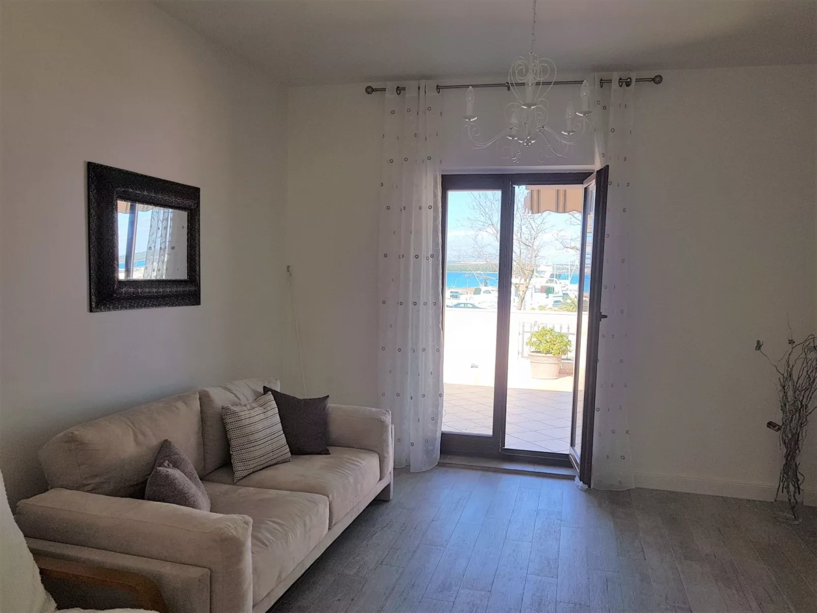 "Krajka" mit Blick auf das Wasser