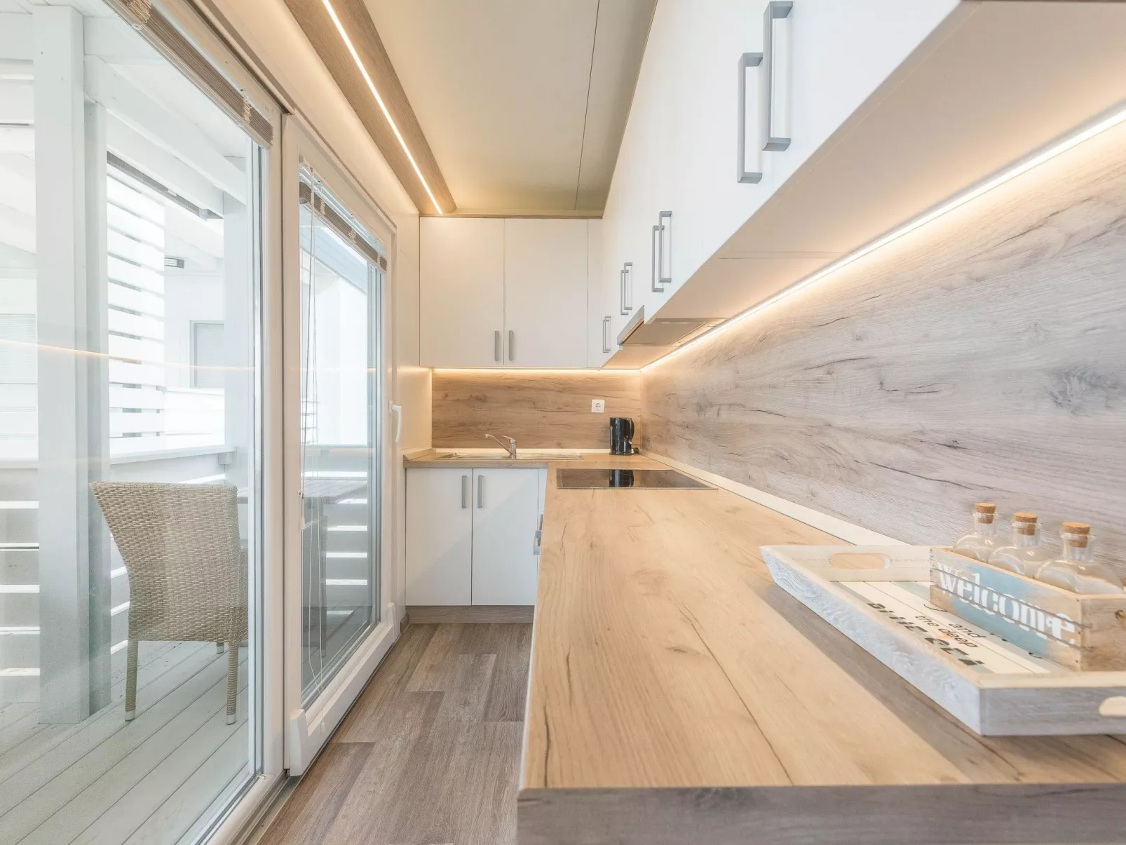 MH Summer Home-Binnen