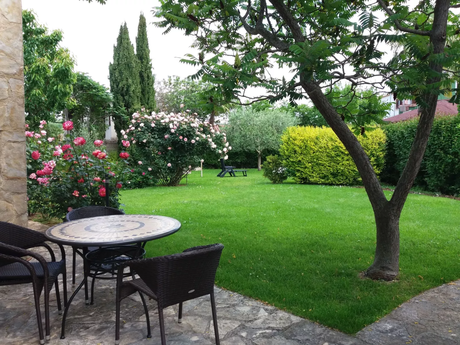 Freistehender Bungalow Perla mit Garten und Grill-Buiten