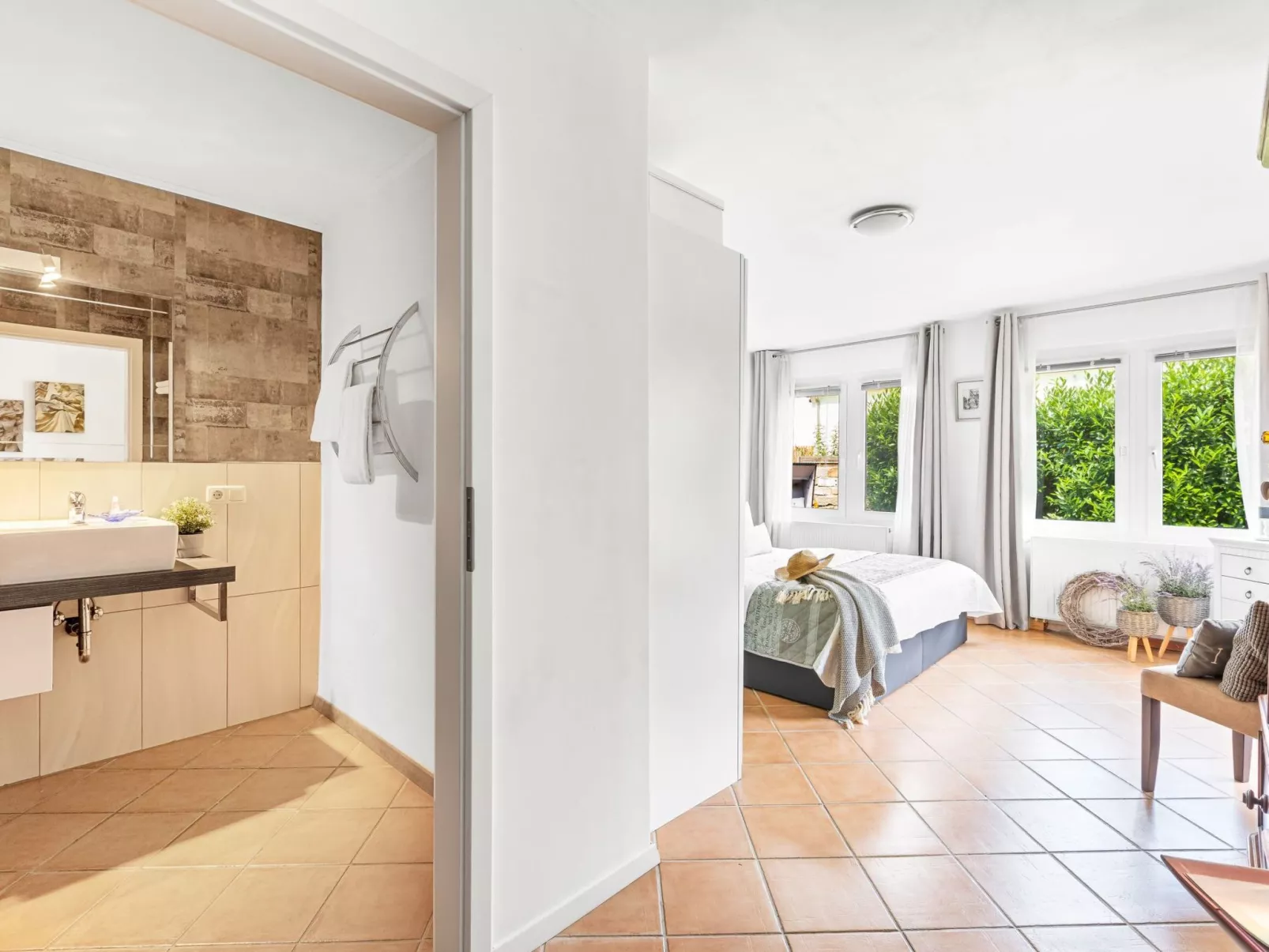 Villa mit Garten, Grill und Terrasse-Binnen