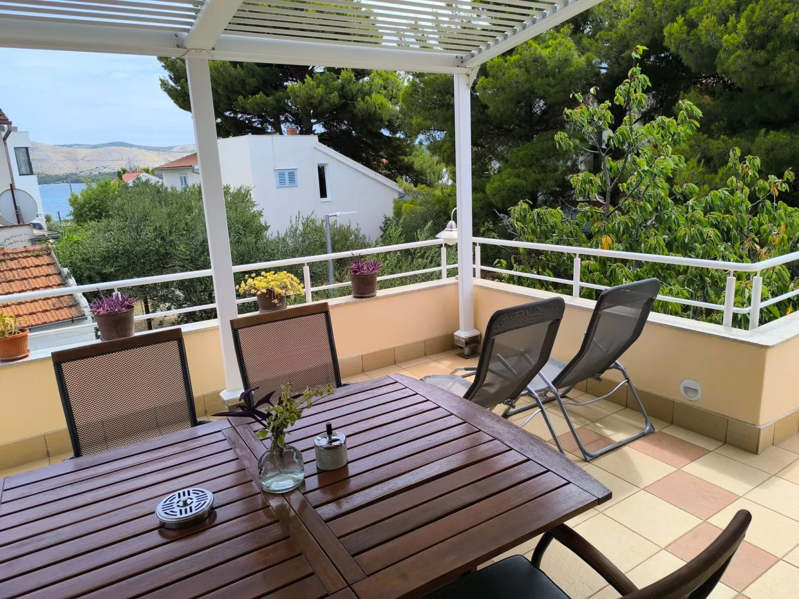 Für 3 Personen  + 1 Kind ca. 68 m&sup2; in Žaboric, Dalmatien (Gespanschaft Sib-Buiten