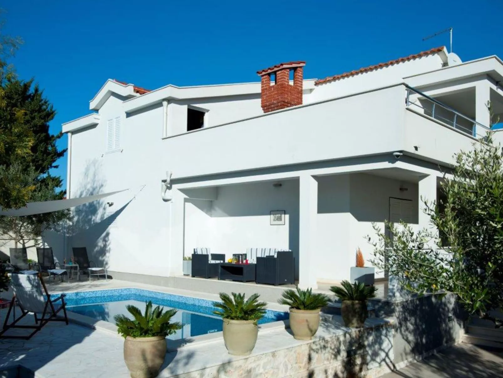 Charmante Villa Layla mit Meerblick und Pool-Buiten