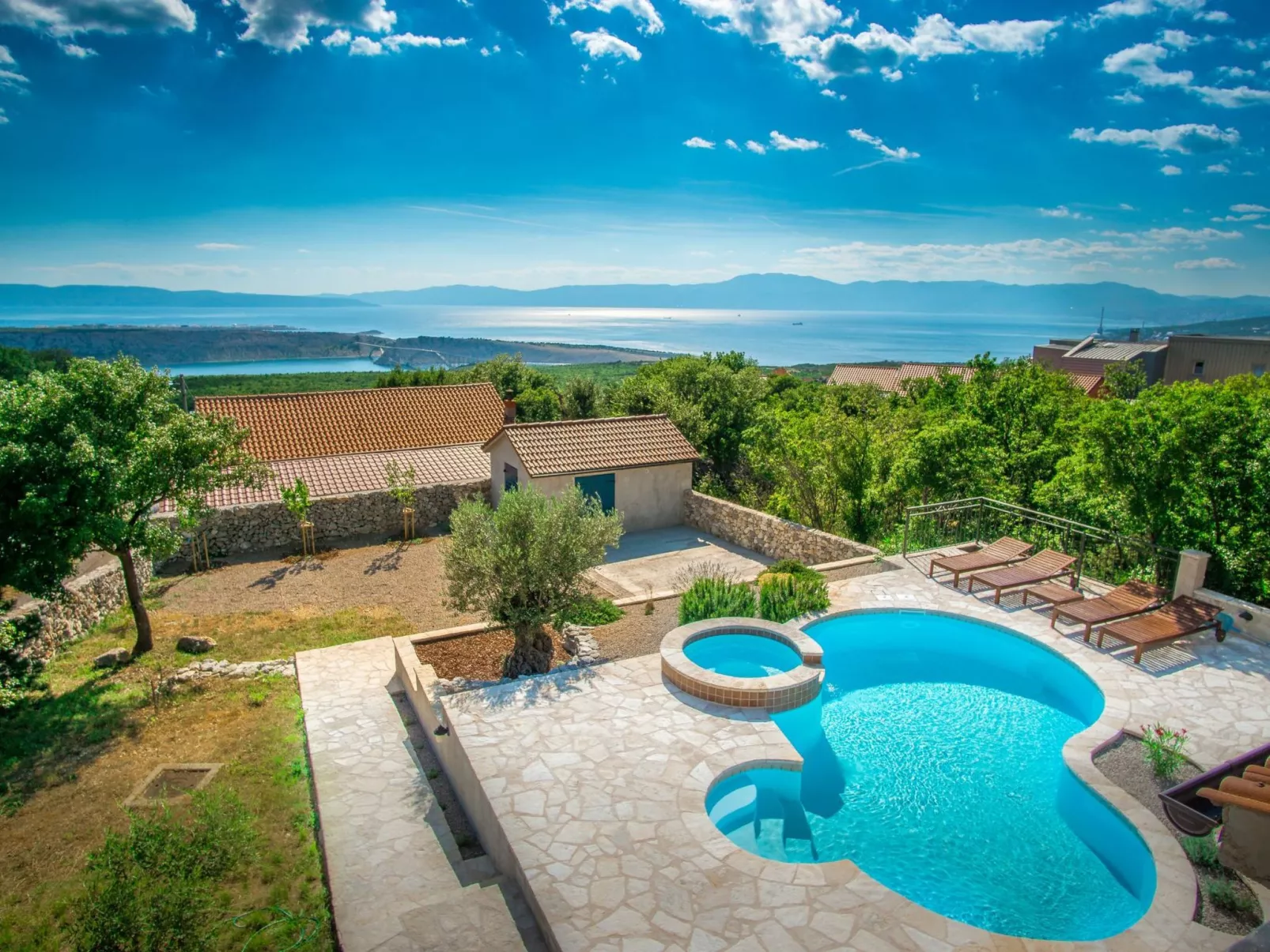 Ferienvilla mit Blick auf das Wasser