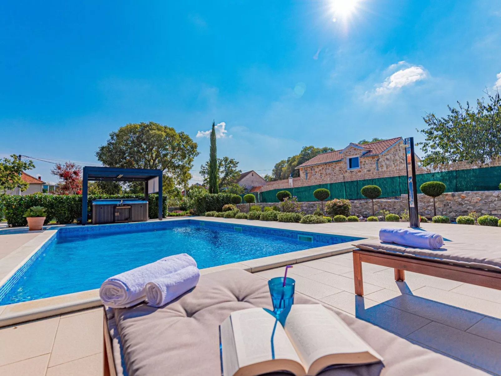 Villa Romansa mit Sauna und Whirlpool in Siritovci