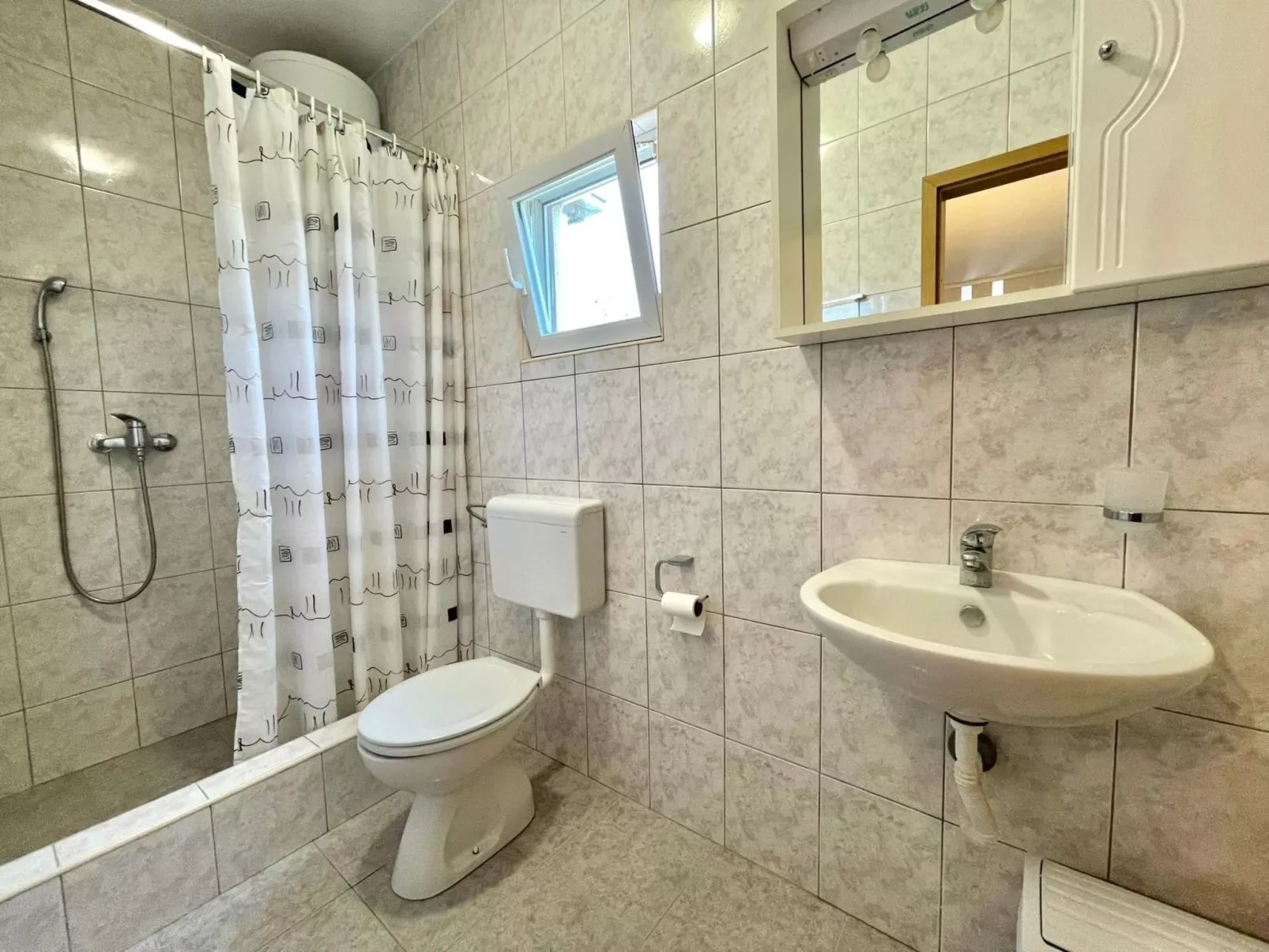 Wohnung in Jadranovo mit Schönem Balkon-Binnen