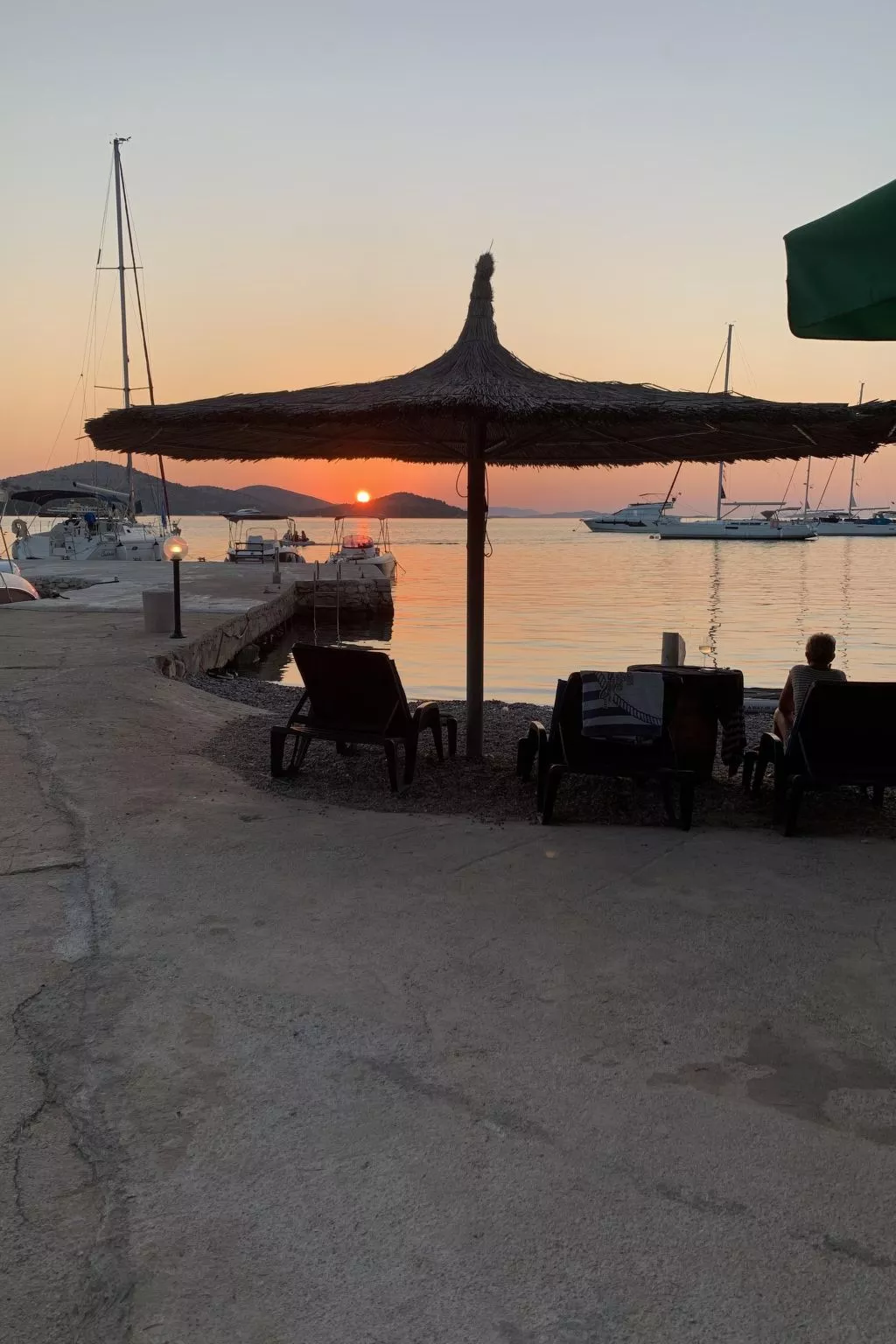 Strandhaus Hela - Ferienanlage Bain, Žut - Kornati-Buiten