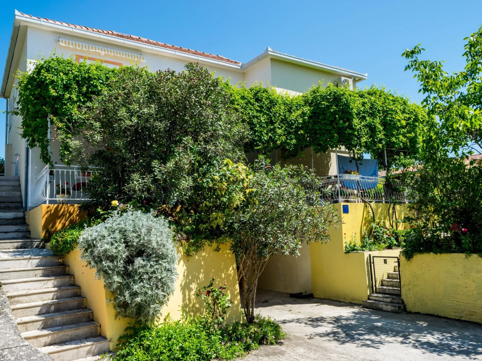 Strandnahes, ruhiges Ferienhaus-Buiten