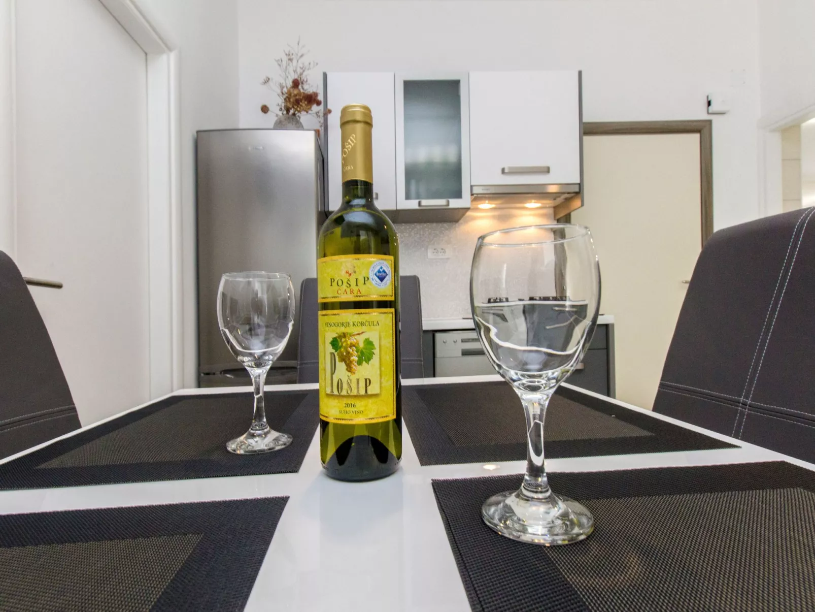 Mit Blick auf das Wasser