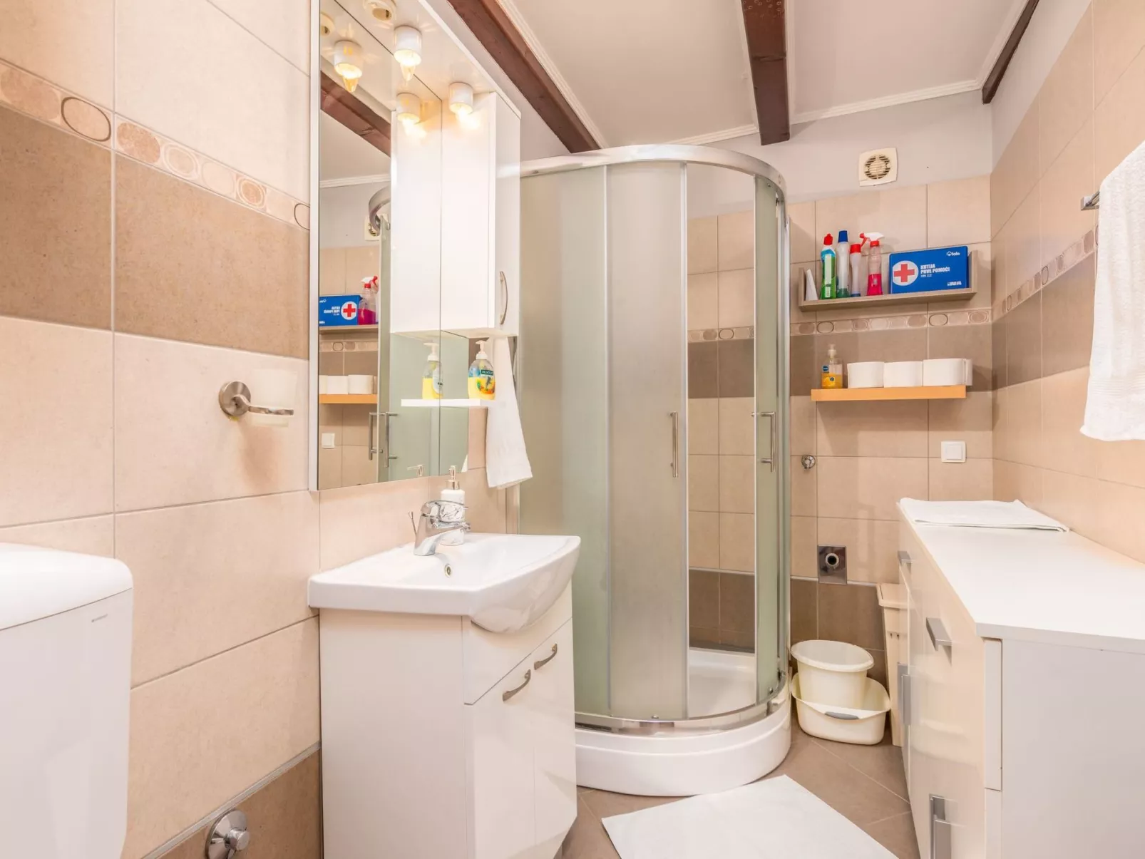 Appartement in Soline mit Großer Terrasse-Binnen