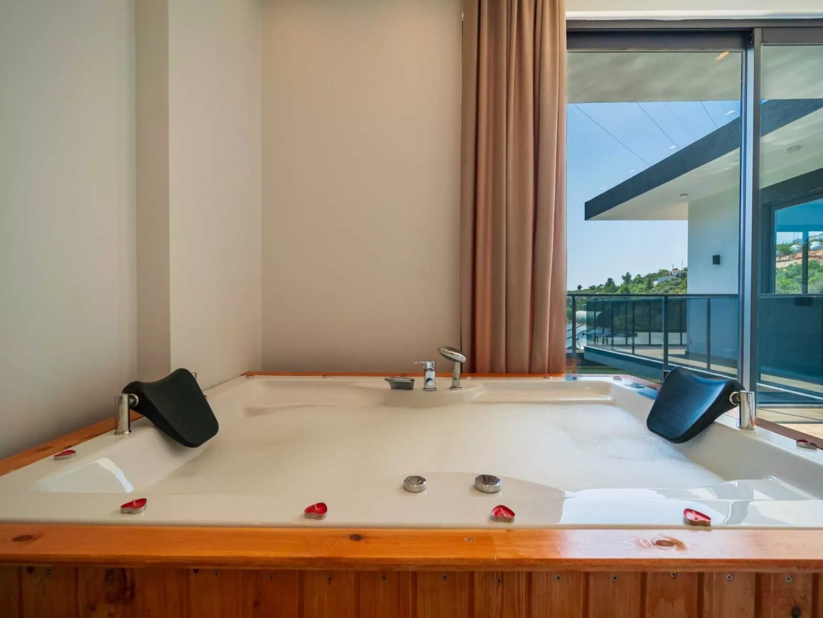 Romantische Luxusvilla "Sard 1" mit Jacuzzi-Binnen