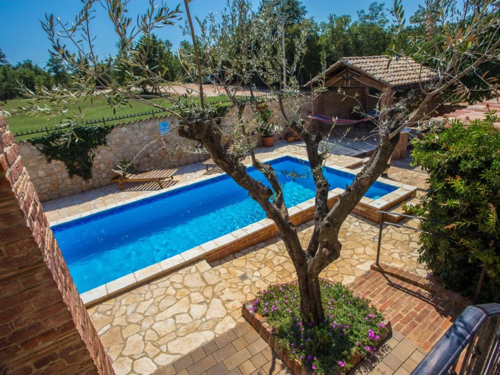 Andre Wohnung mit Pool