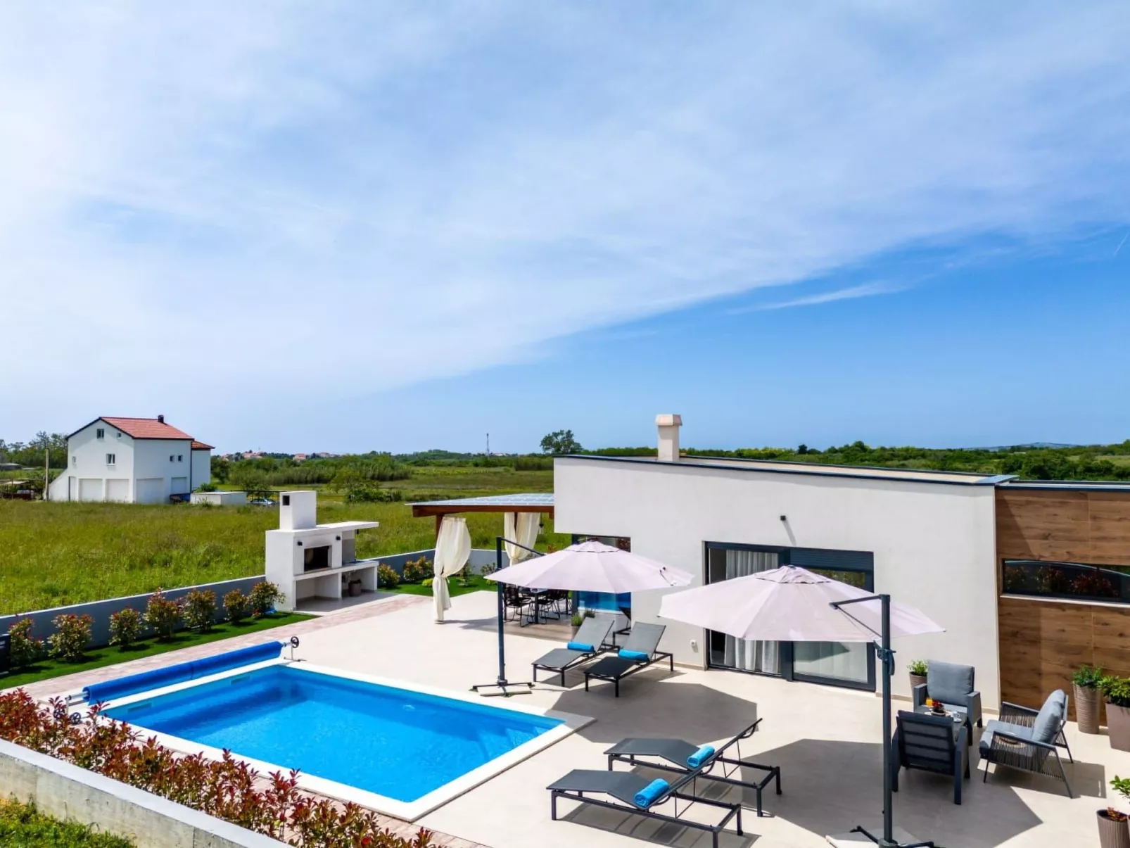 Villa mit beheiztem Pool - von TA Leut Agency-Binnen