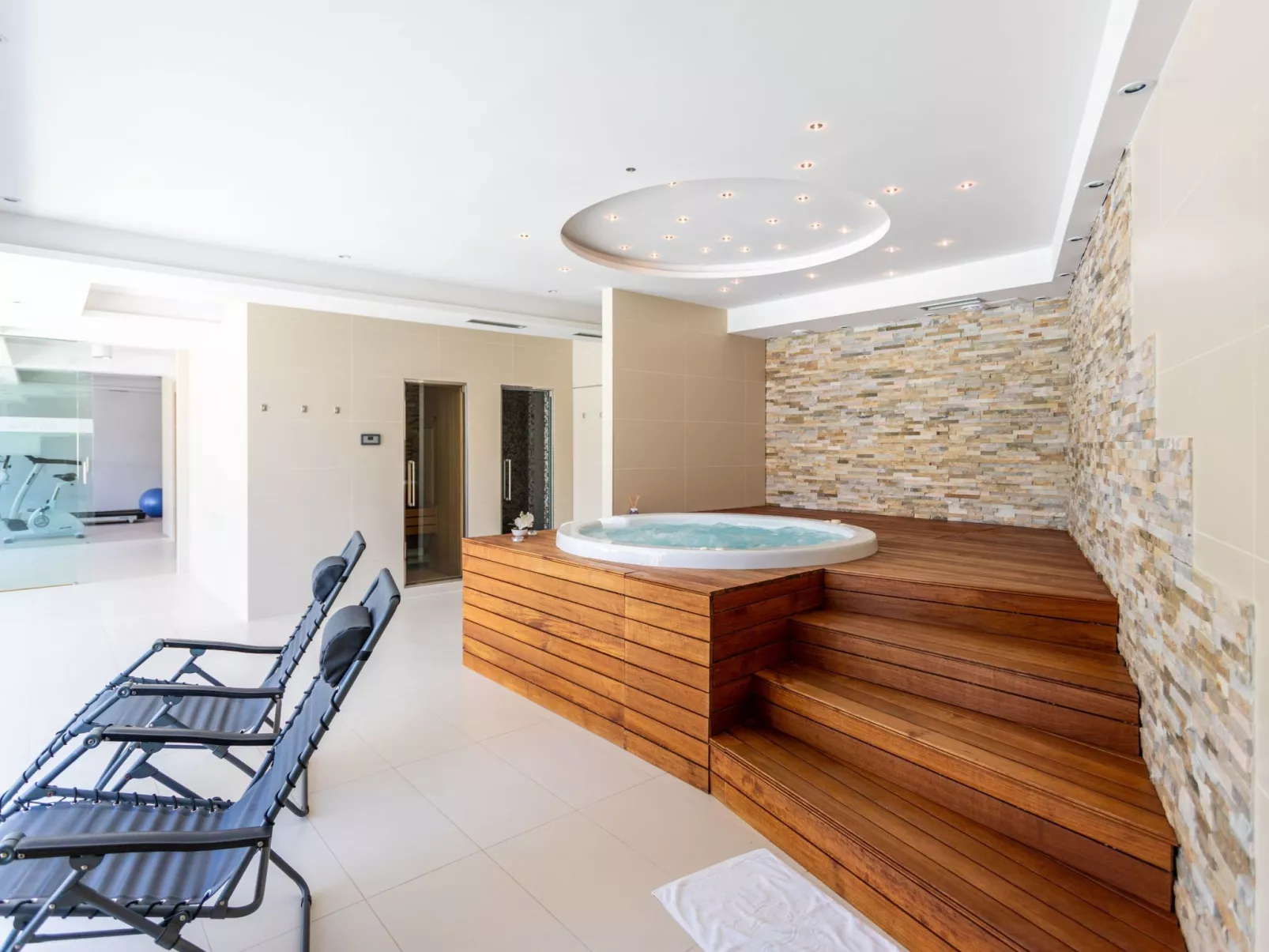 Helle Studio-Ferienwohnung mit Sonnenbalkon-Binnen