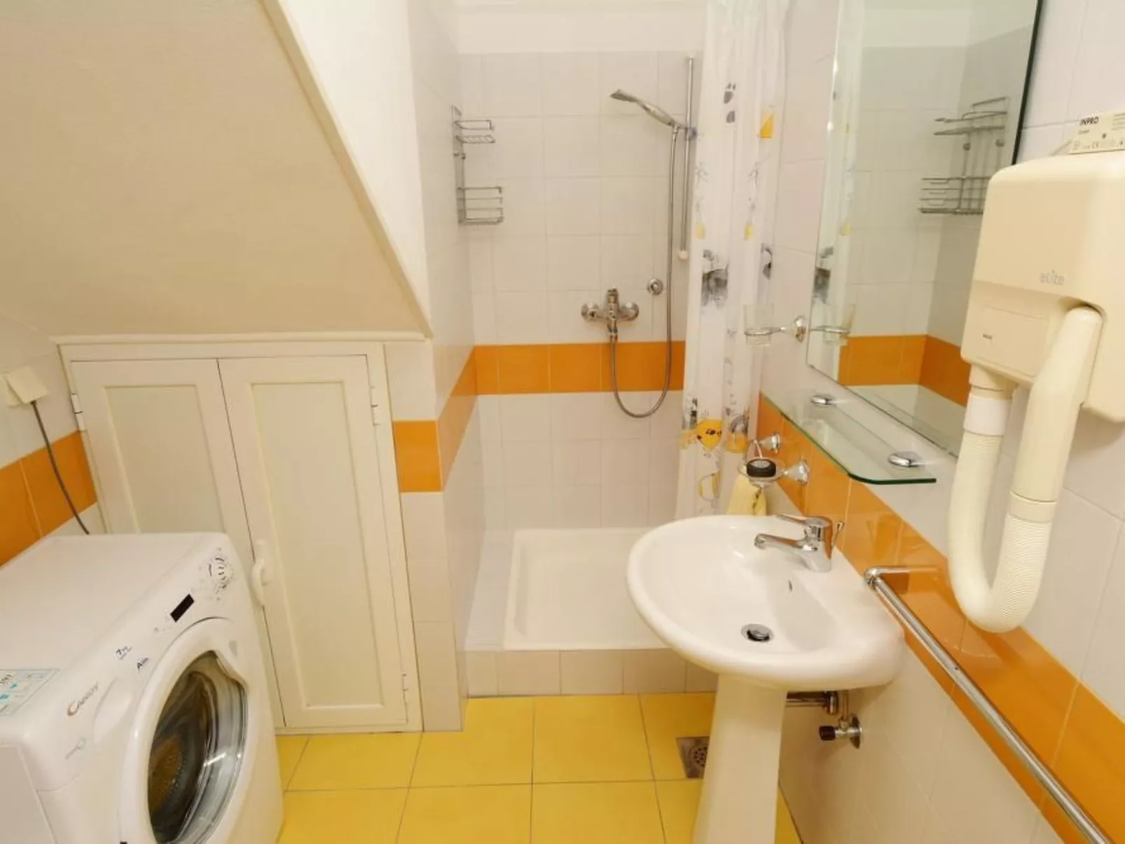 Großes Ferienhaus mit Terrasse und Garten-Binnen