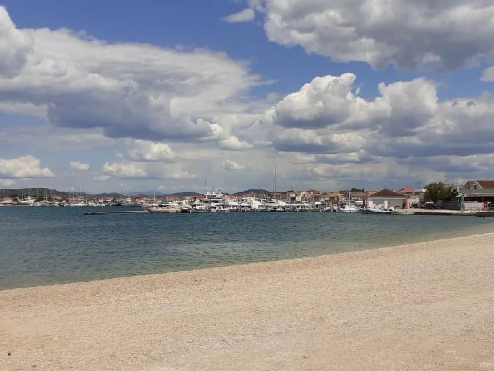 Strandappartement Ana mit Meerblick, Garten, Grillplatz-Buiten